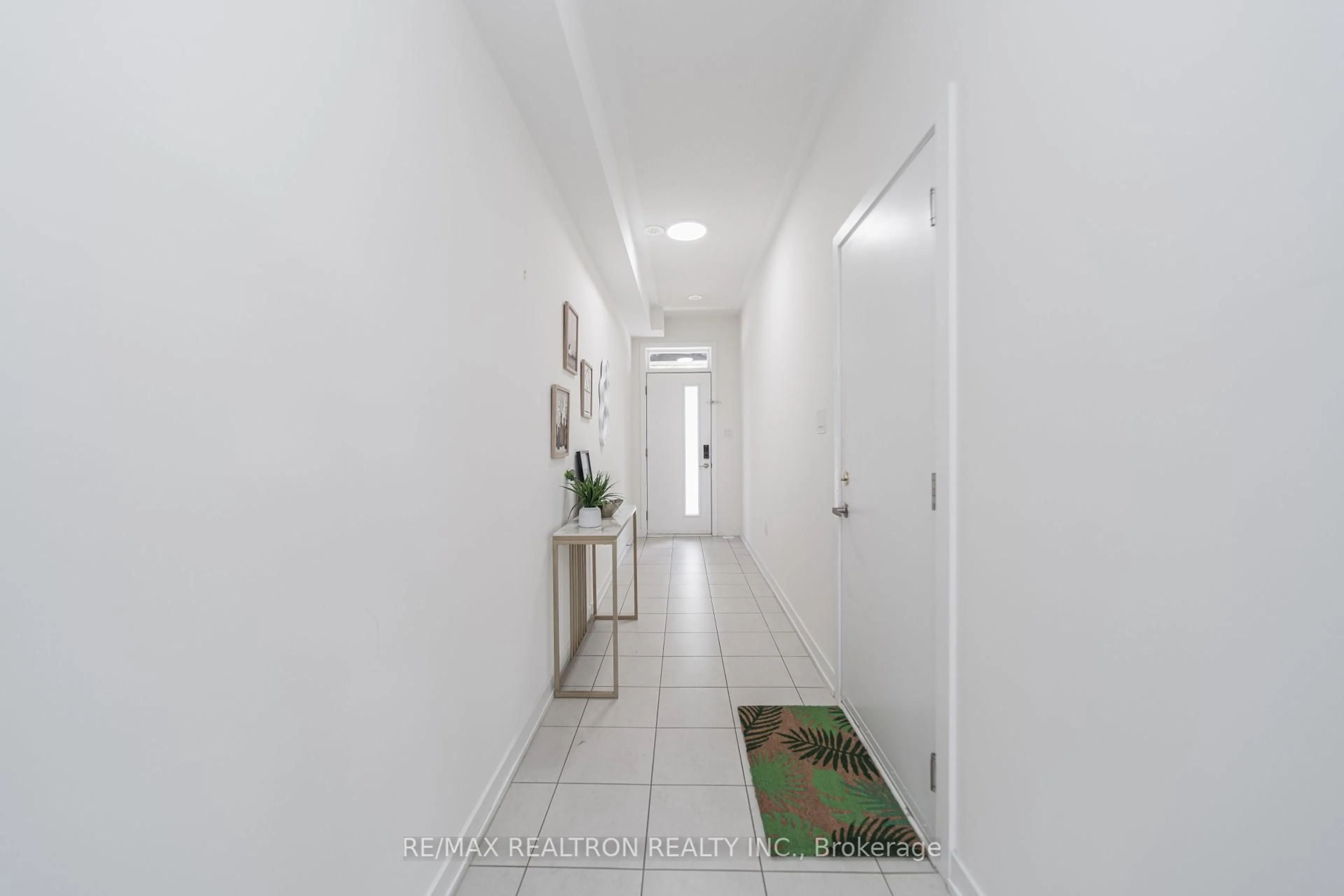 Indoor foyer for 14 Garneau St, Vaughan Ontario L4L 0M1