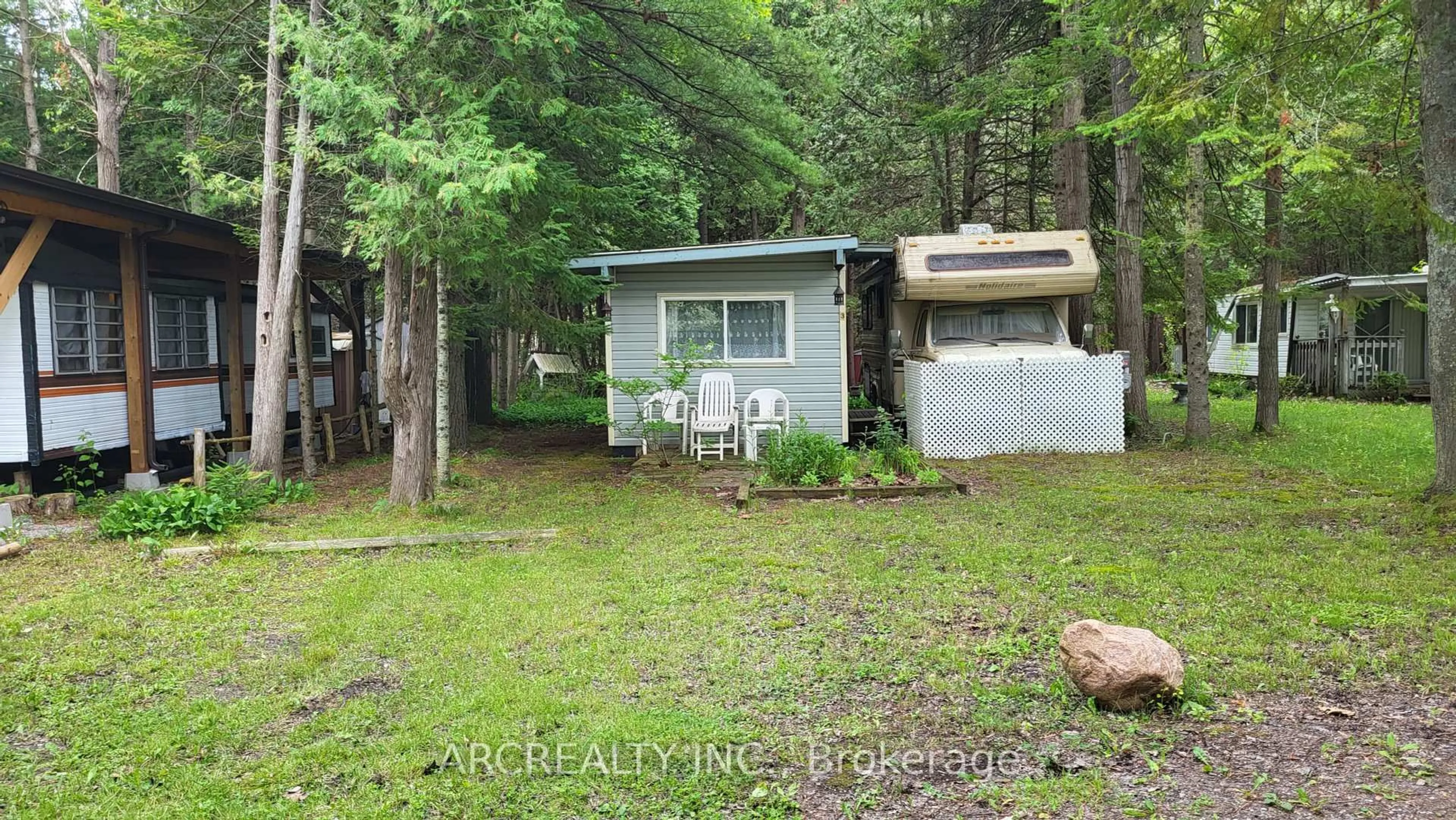 Unknown for 3 Chickadee Dr, Georgina Ontario L0E 1N0