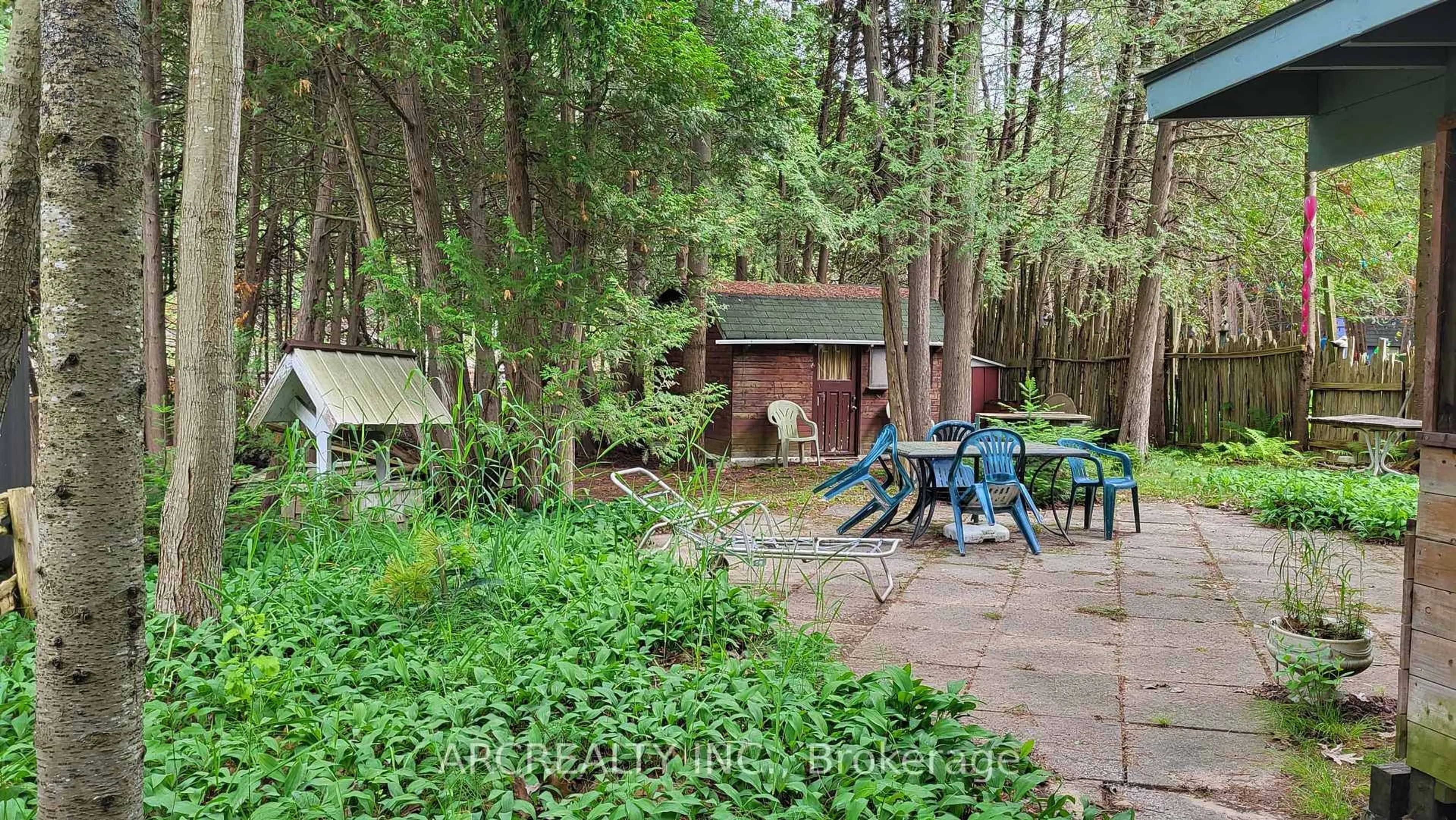 Patio, forest/trees view for 3 Chickadee Dr, Georgina Ontario L0E 1N0