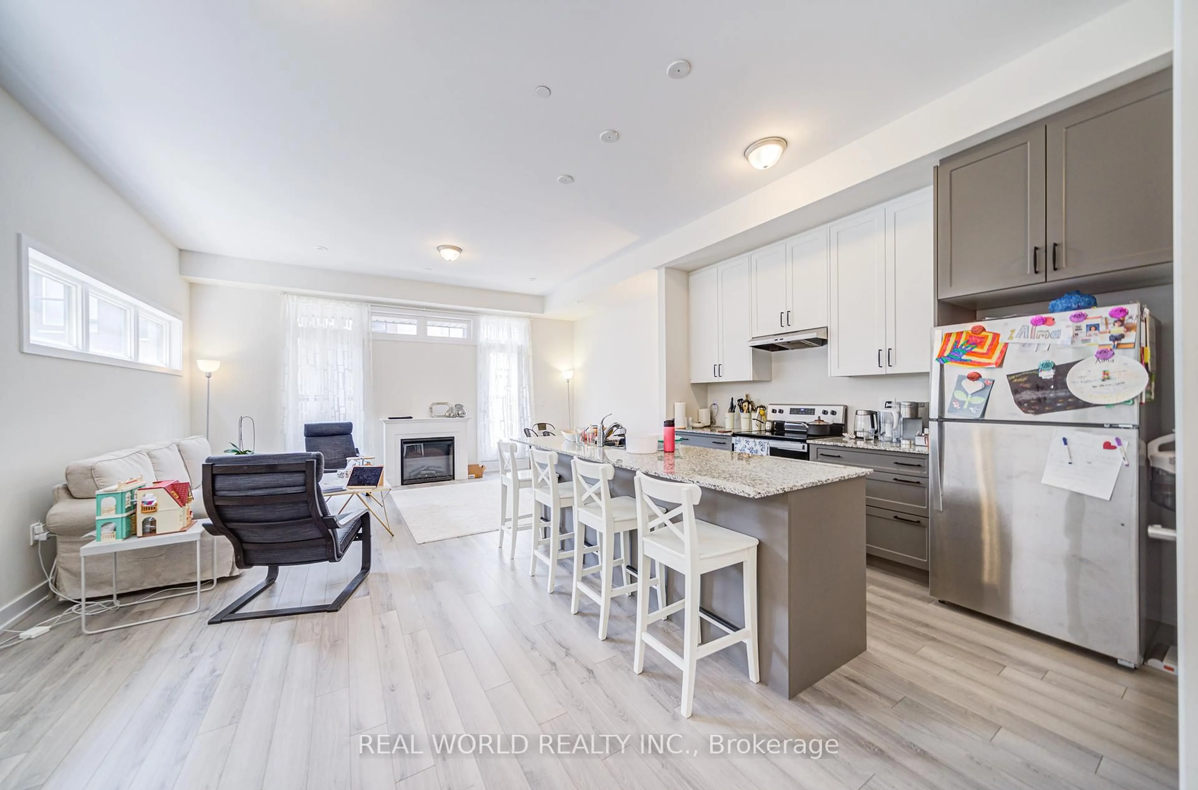 Open concept kitchen, unknown for 48 Credit Lane, Richmond Hill Ontario L4E 1G9