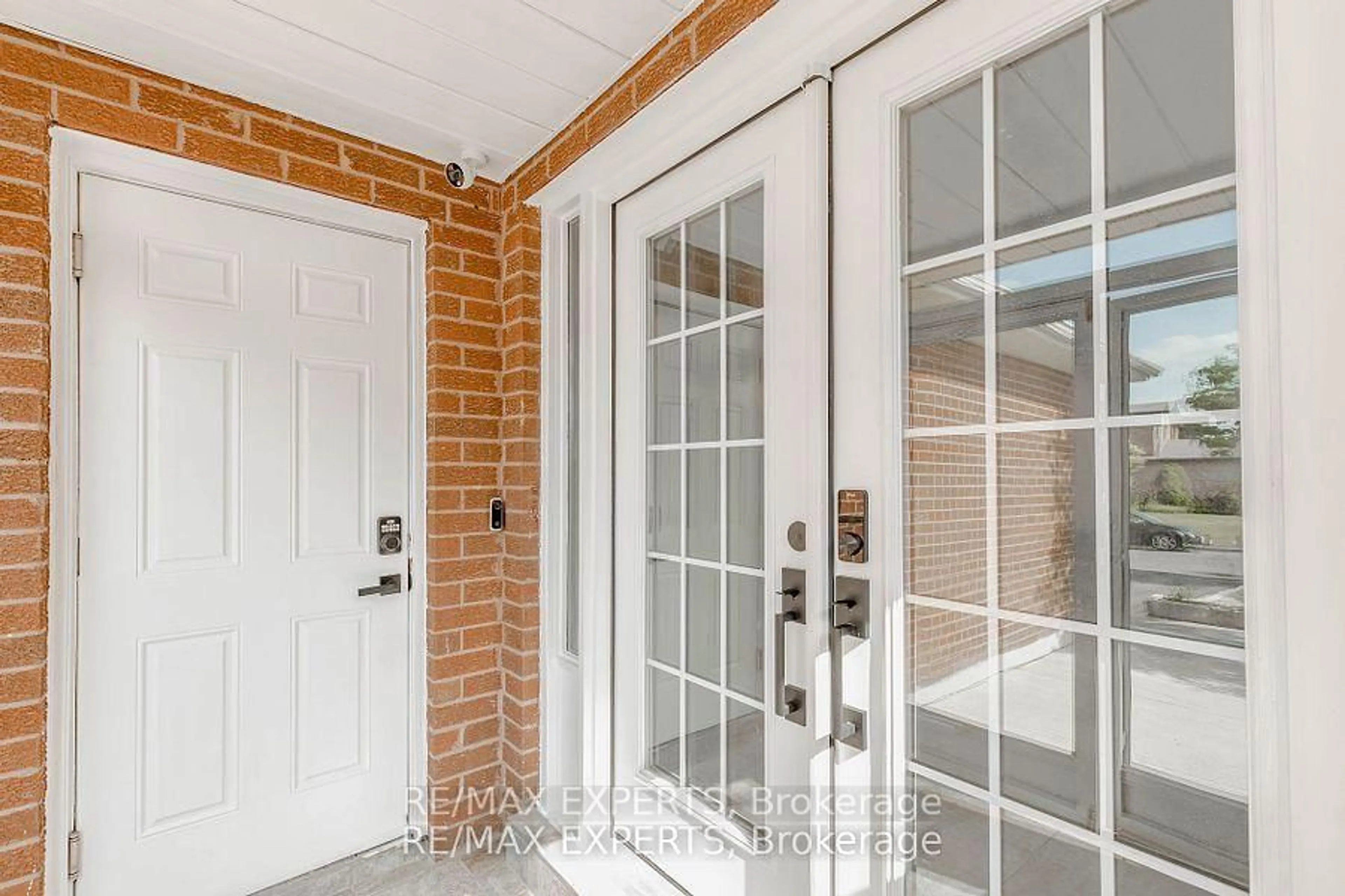 Indoor entryway for 148 Lamar St, Vaughan Ontario L6A 1A6
