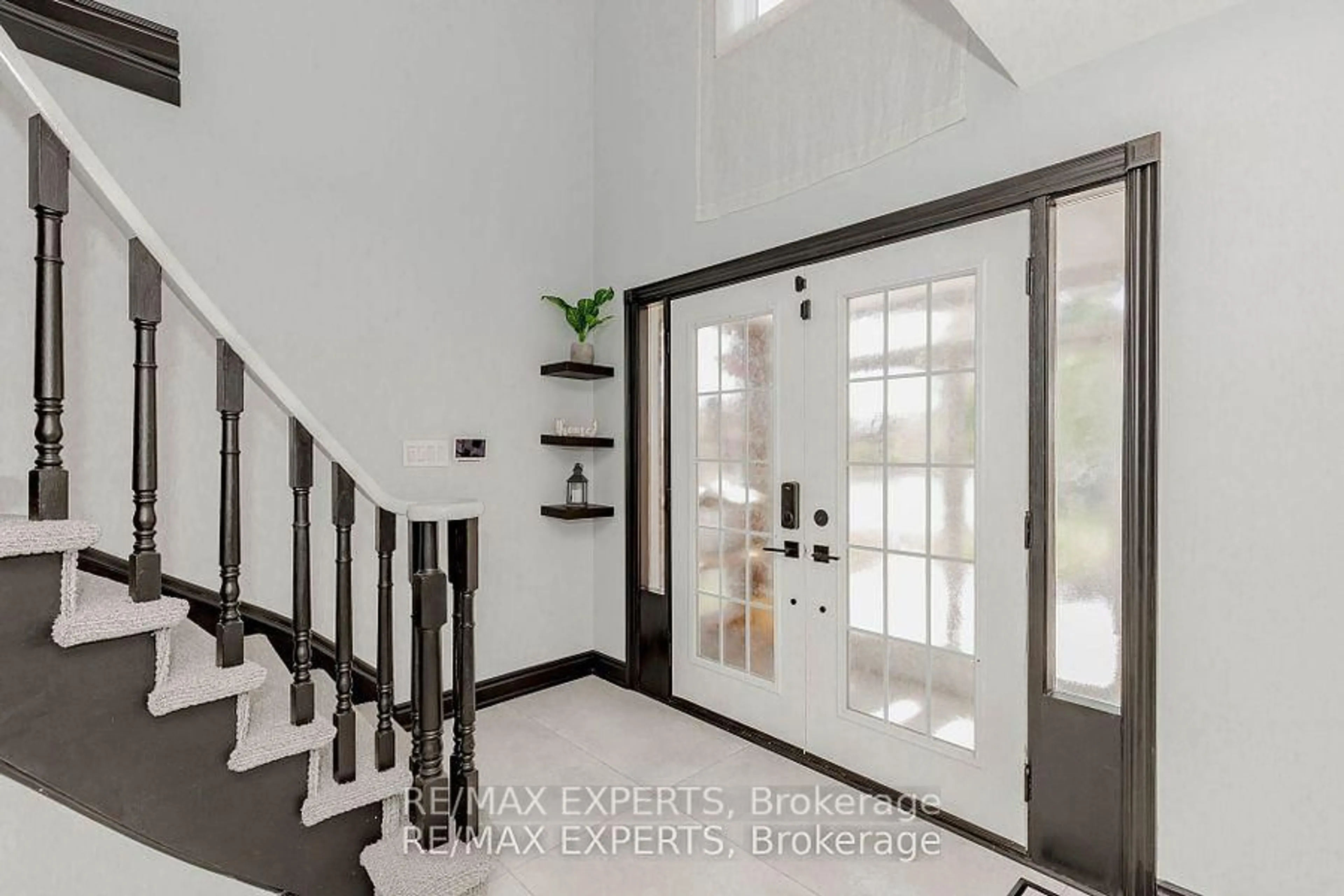 Indoor foyer for 148 Lamar St, Vaughan Ontario L6A 1A6