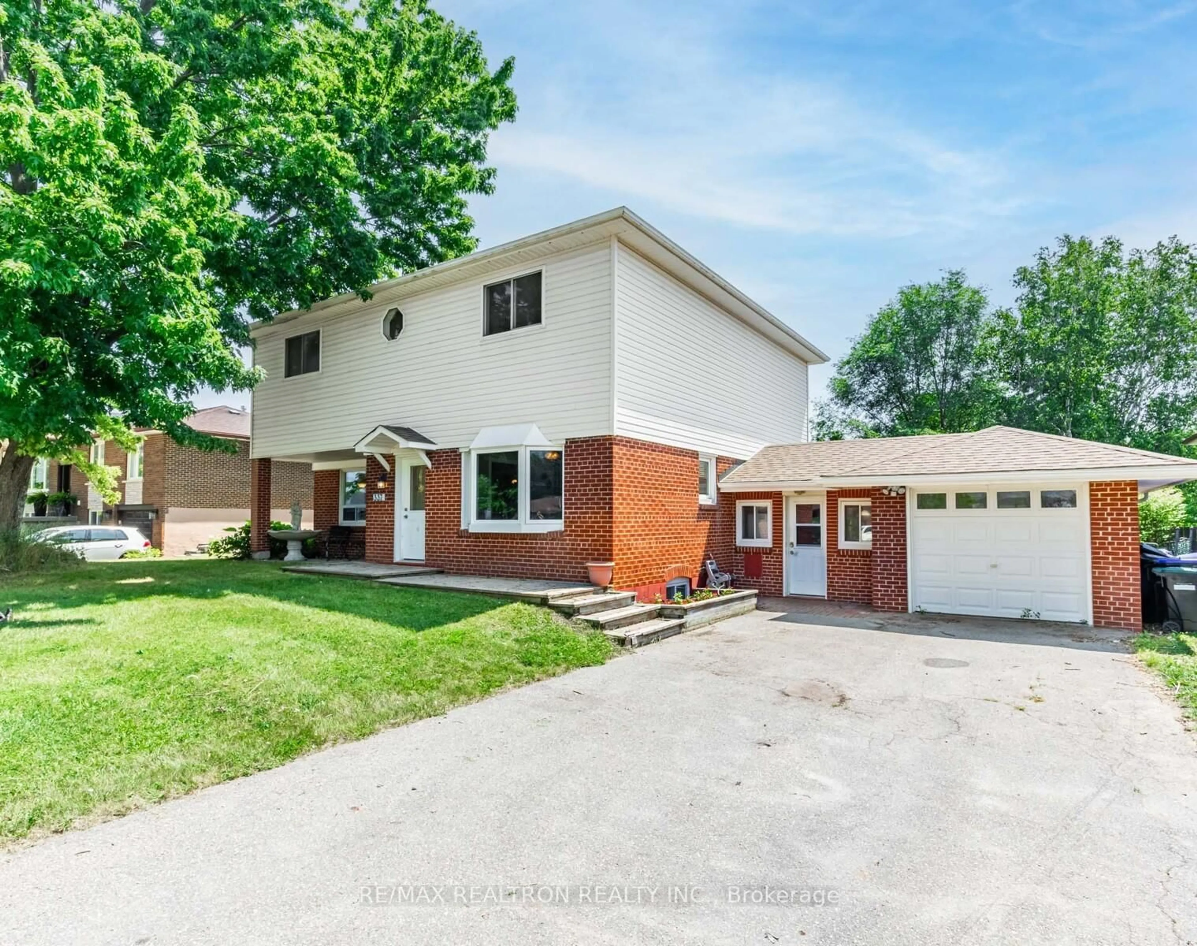 Home with brick exterior material, street for 337 Simcoe Rd, Bradford West Gwillimbury Ontario L3Z 1Z1