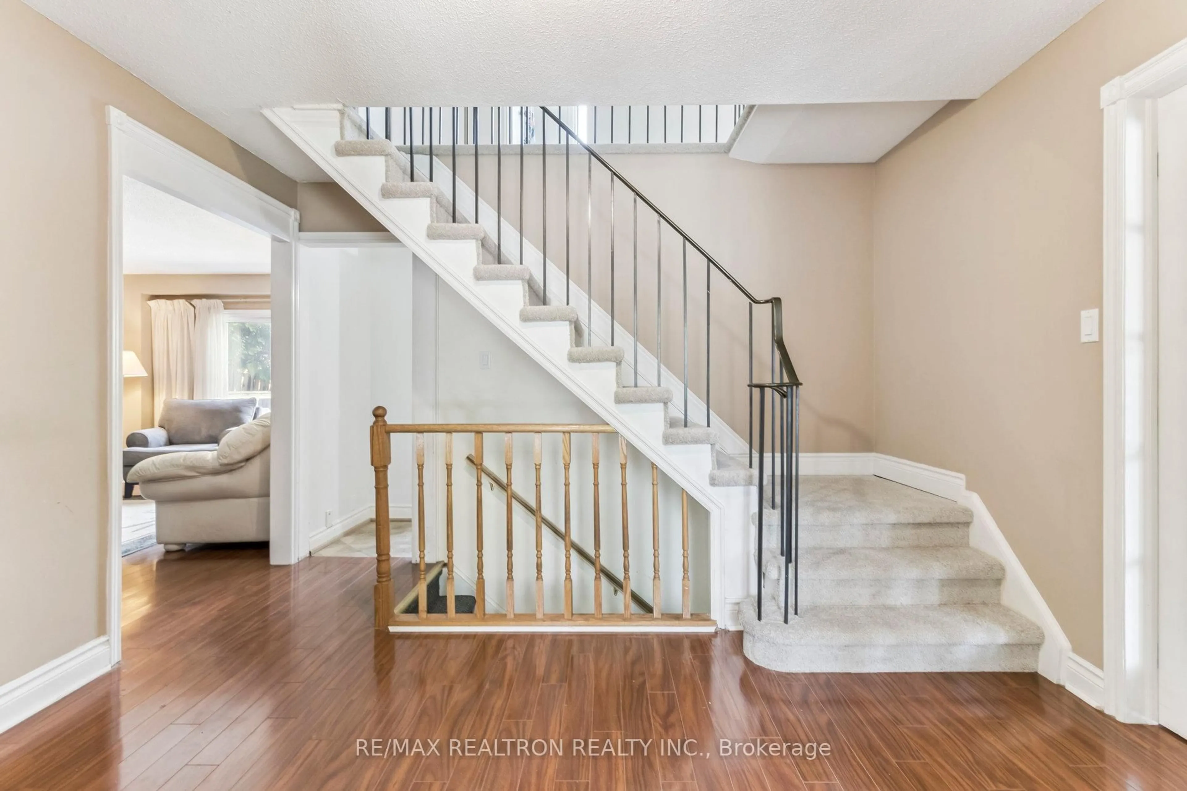 Stairs for 40 Manning Cres, Newmarket Ontario L3Y 6H4