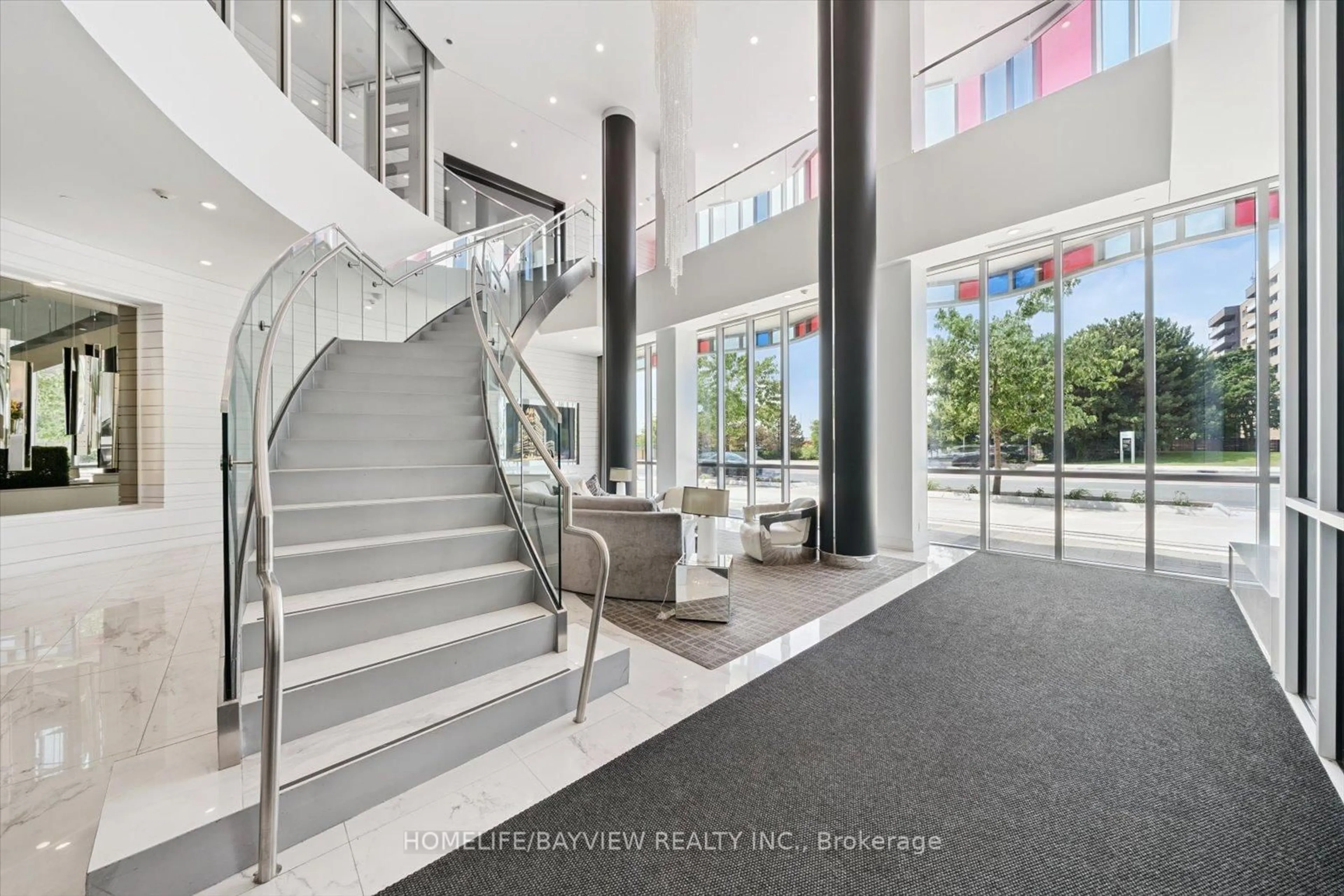 Indoor foyer for 9471 Yonge St #220, Richmond Hill Ontario L4C 1V4