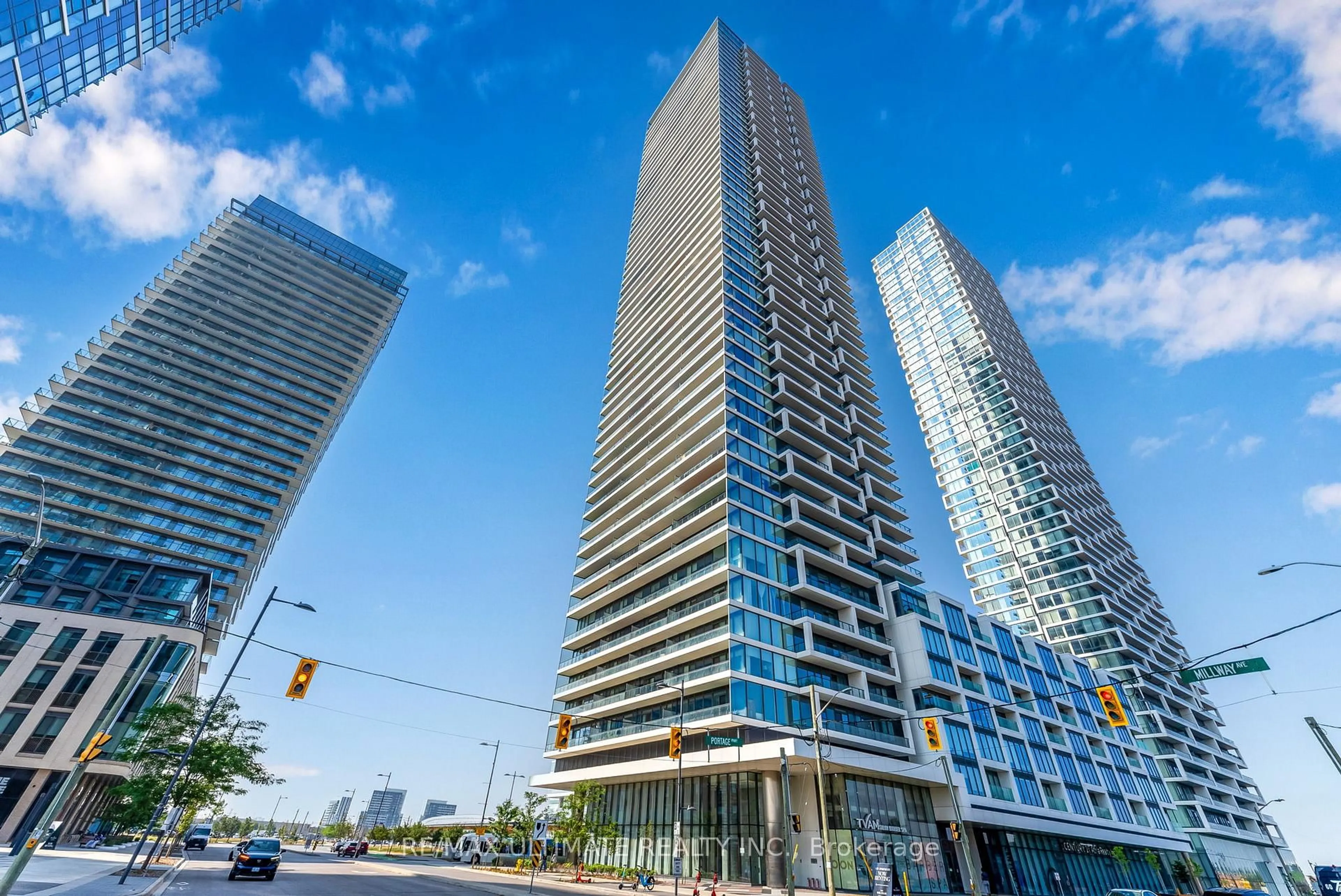 Indoor foyer for 950 Portage Pkwy #4801, Vaughan Ontario L4K 0J7