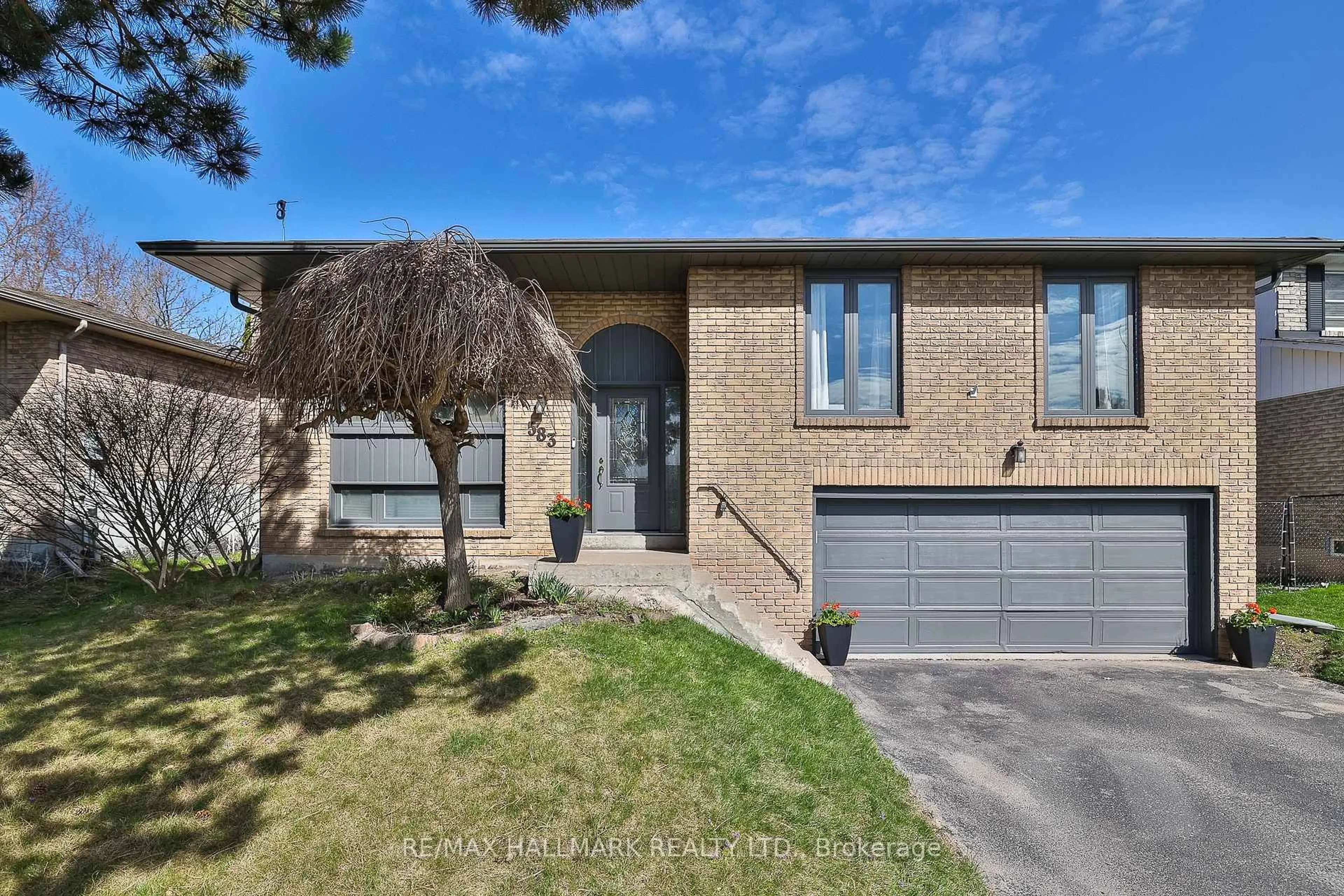Home with brick exterior material, street for 583 Haines Rd, Newmarket Ontario L3Y 6V6