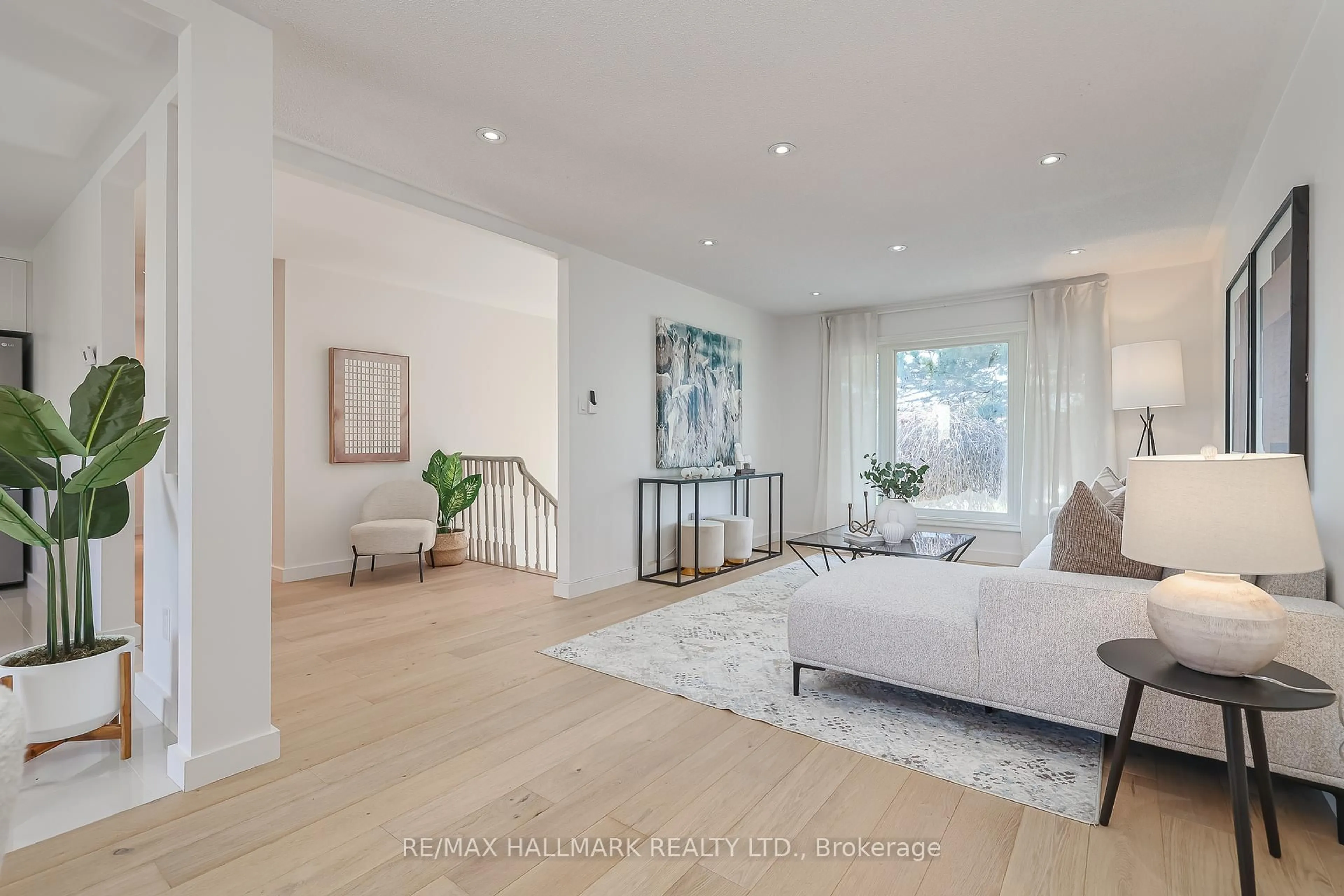 Living room with furniture, unknown for 583 Haines Rd, Newmarket Ontario L3Y 6V6