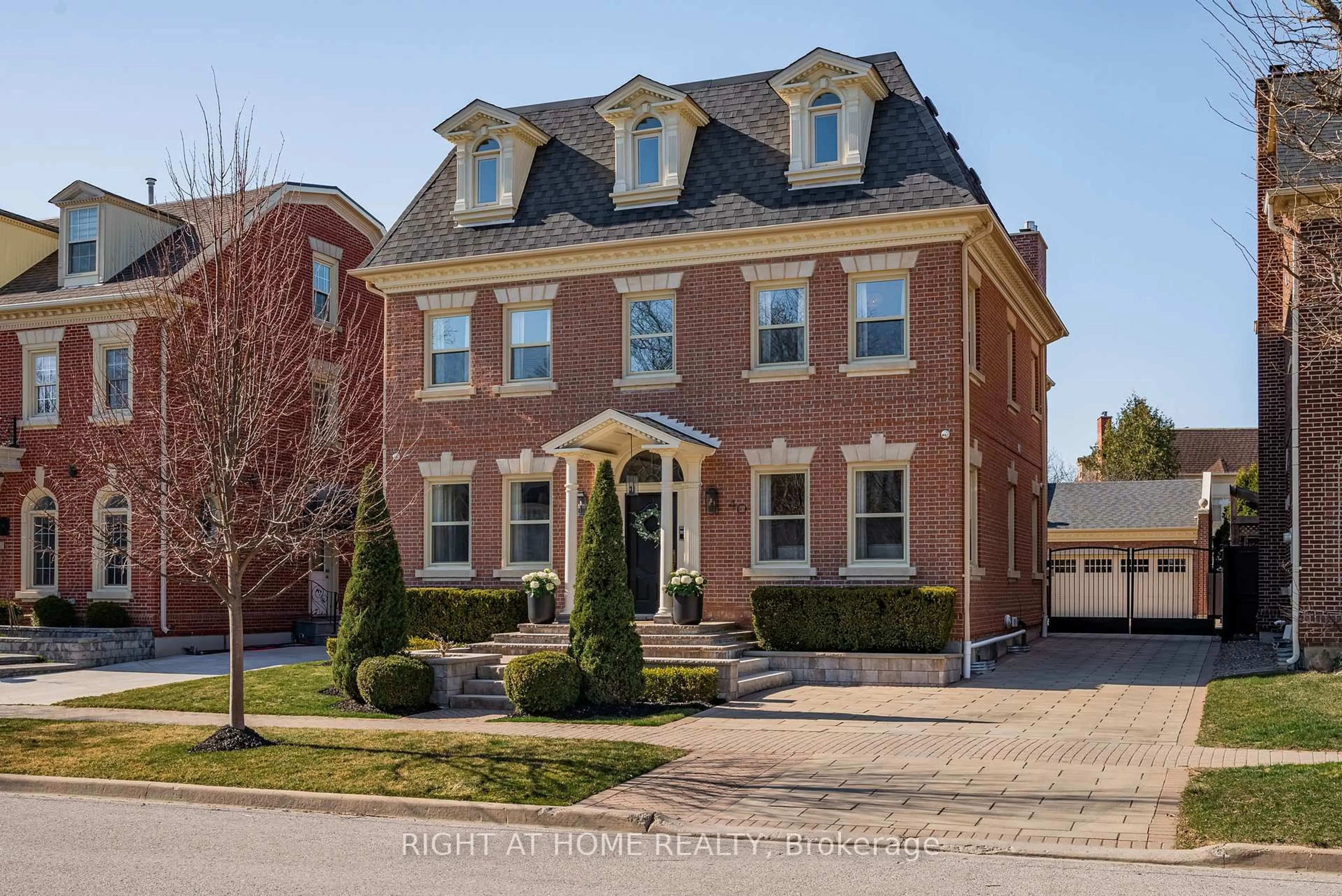 Home with brick exterior material, street for 40 Oatlands Cres, Richmond Hill Ontario L4C 9P1