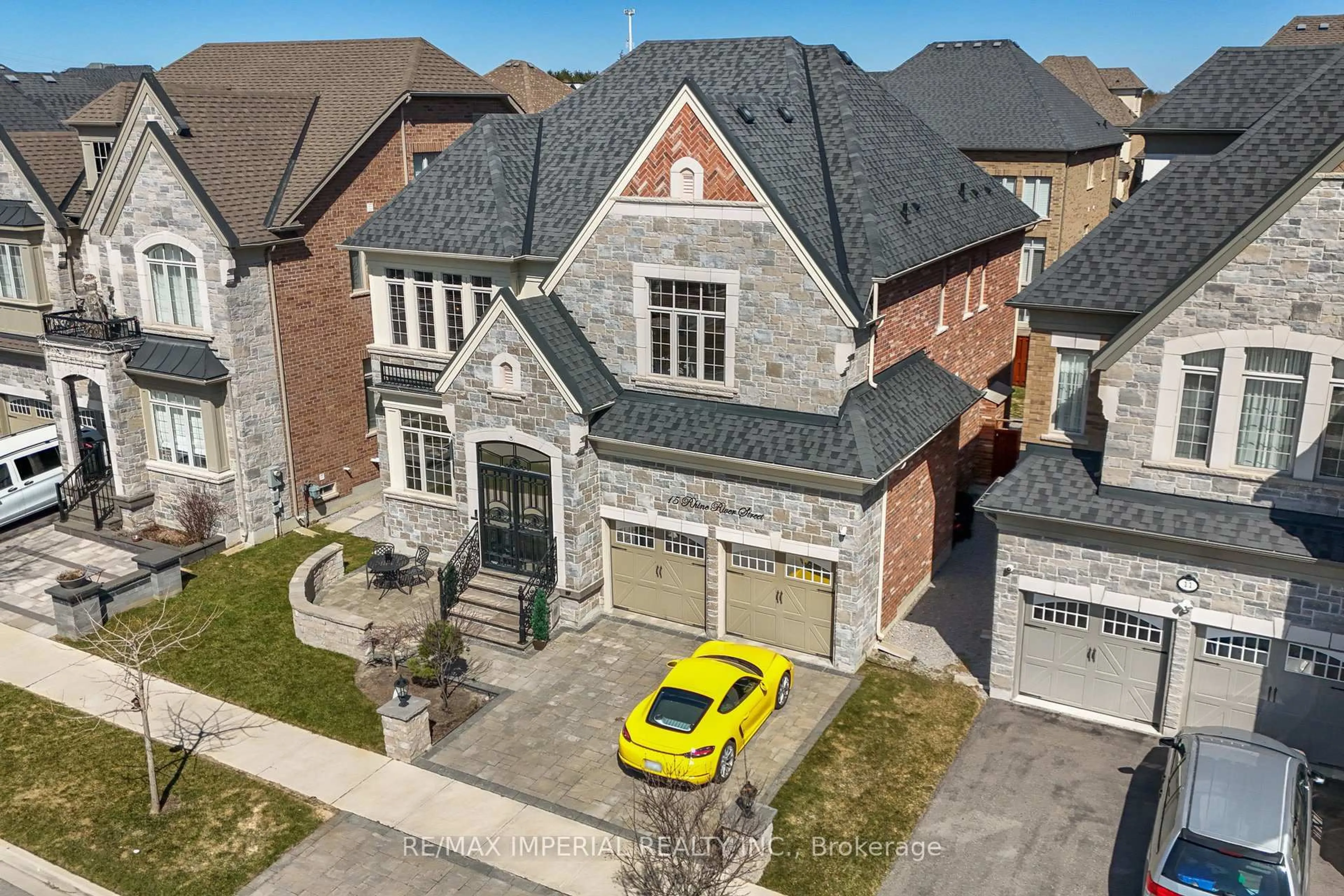 A pic from outside/outdoor area/front of a property/back of a property/a pic from drone, street for 15 Rhine River St, Richmond Hill Ontario L4E 1E3