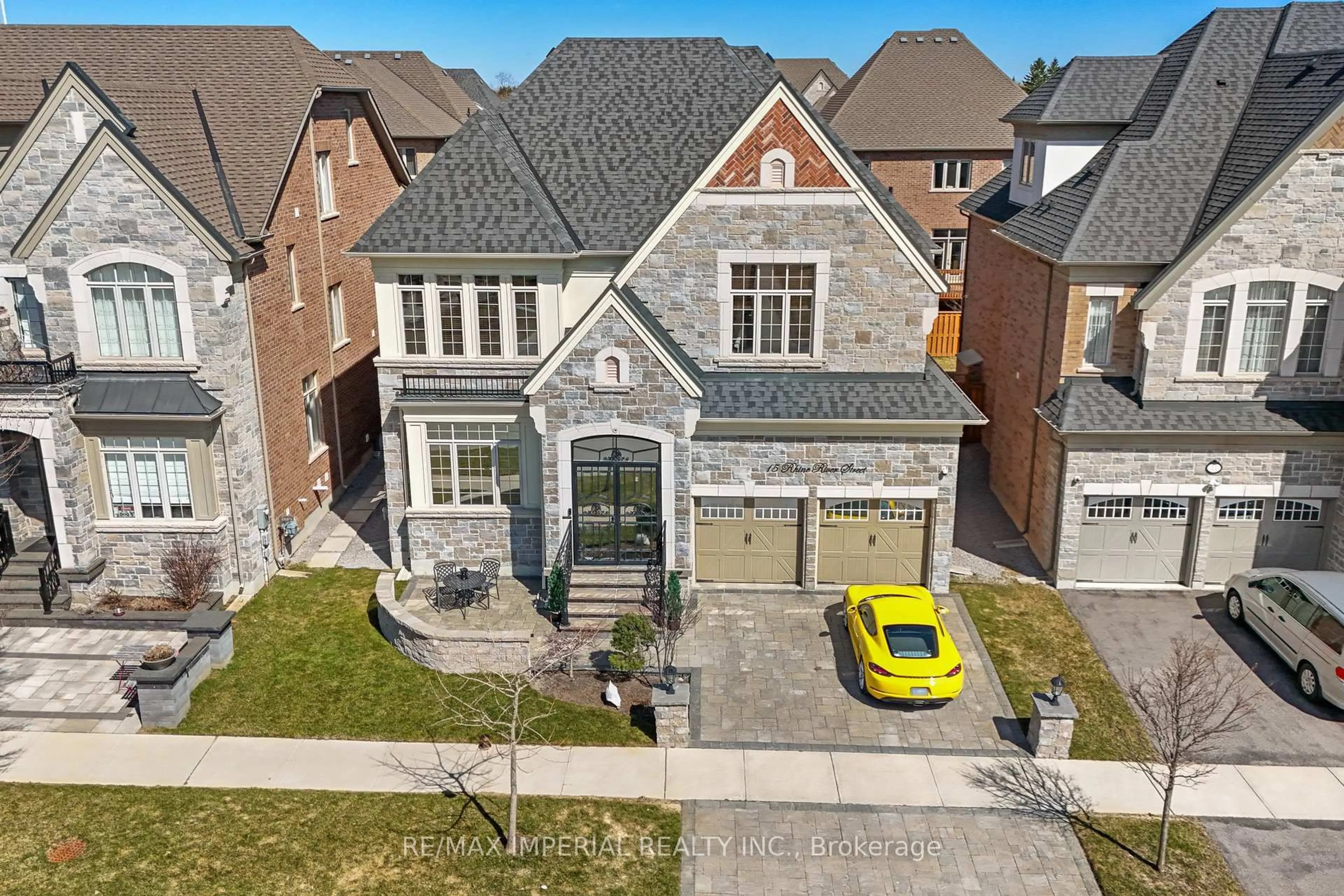 A pic from outside/outdoor area/front of a property/back of a property/a pic from drone, street for 15 Rhine River St, Richmond Hill Ontario L4E 1E3
