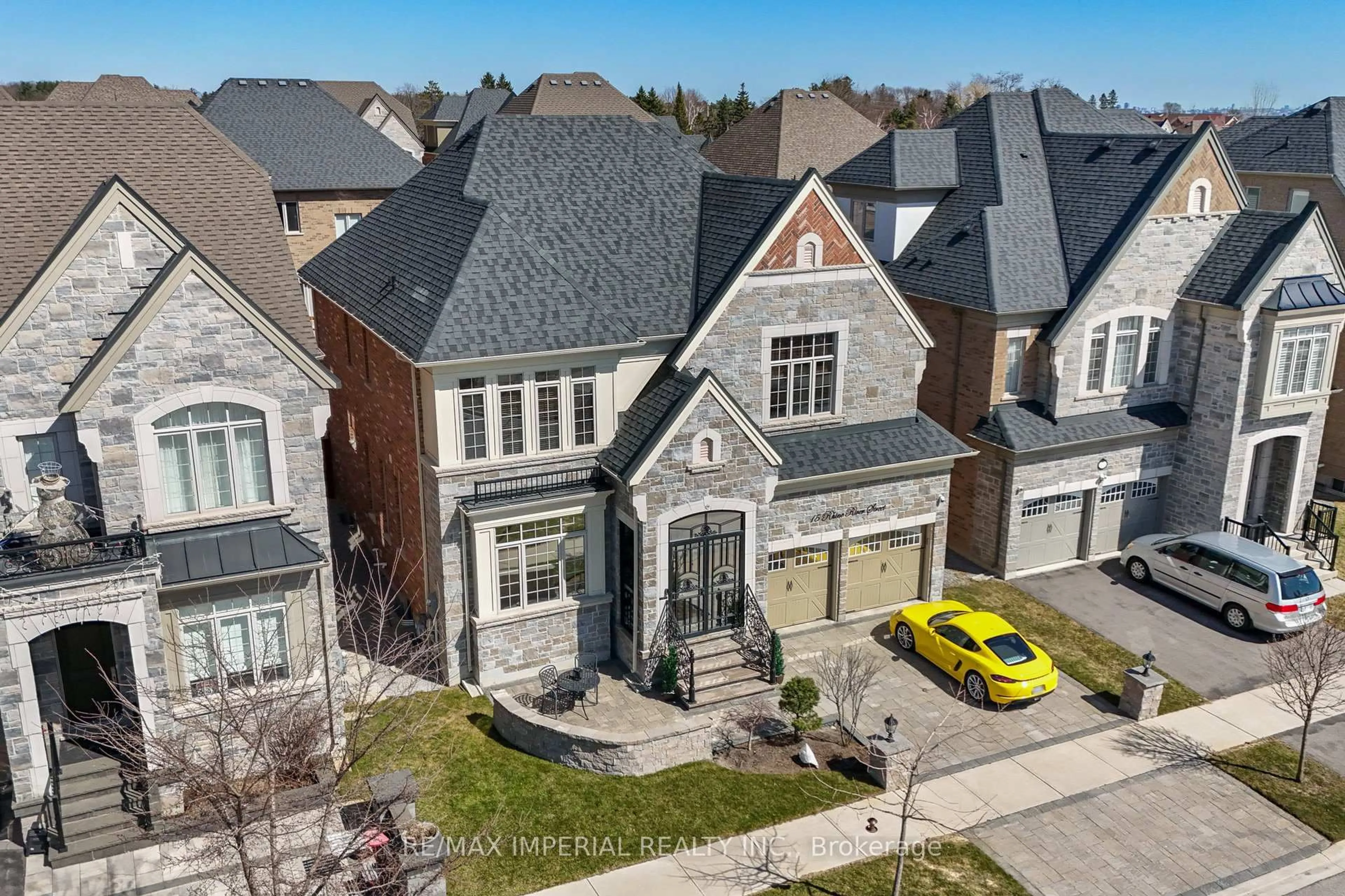 A pic from outside/outdoor area/front of a property/back of a property/a pic from drone, street for 15 Rhine River St, Richmond Hill Ontario L4E 1E3