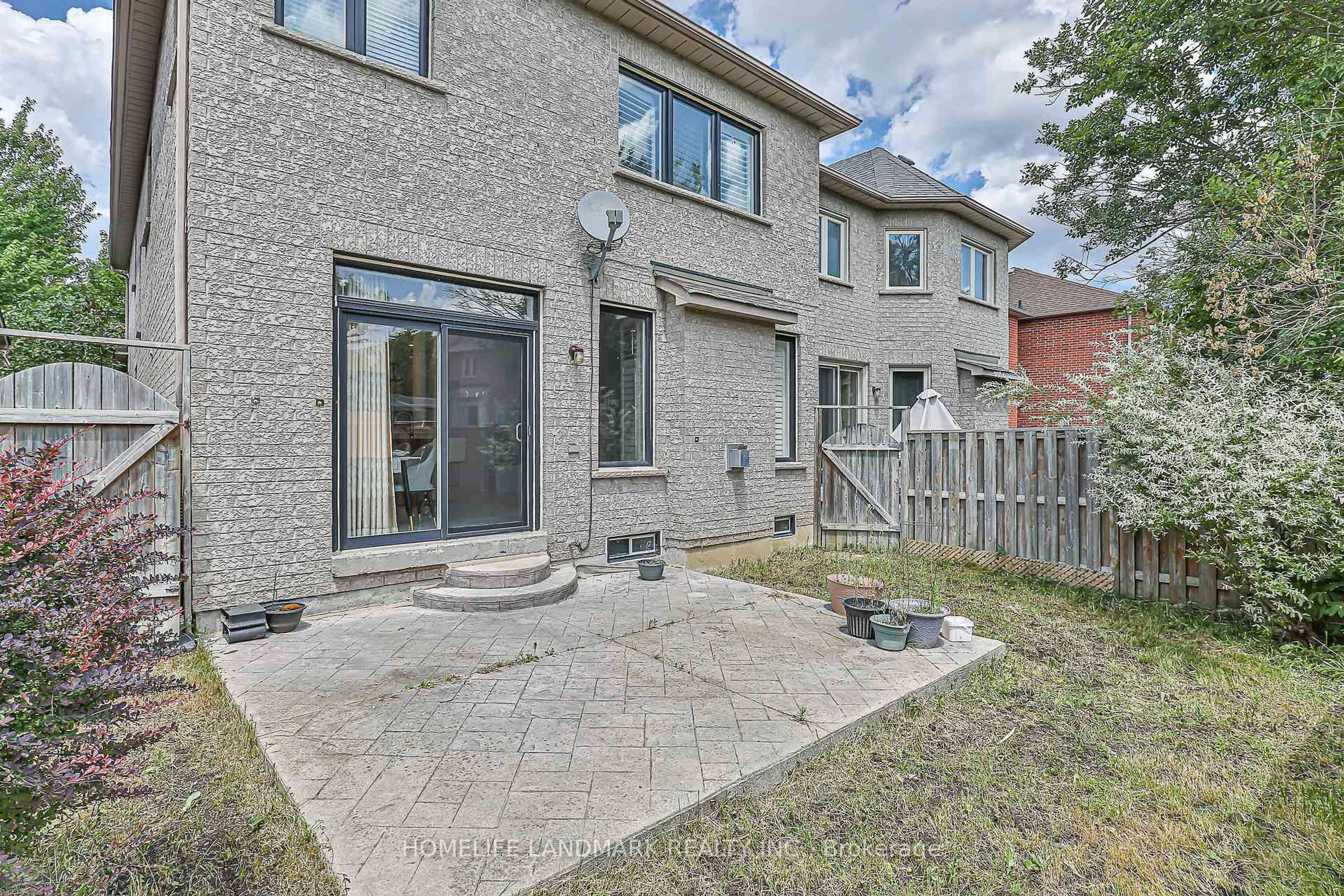 Patio, street for 9 Longwood Ave, Richmond Hill Ontario L4E 4B1