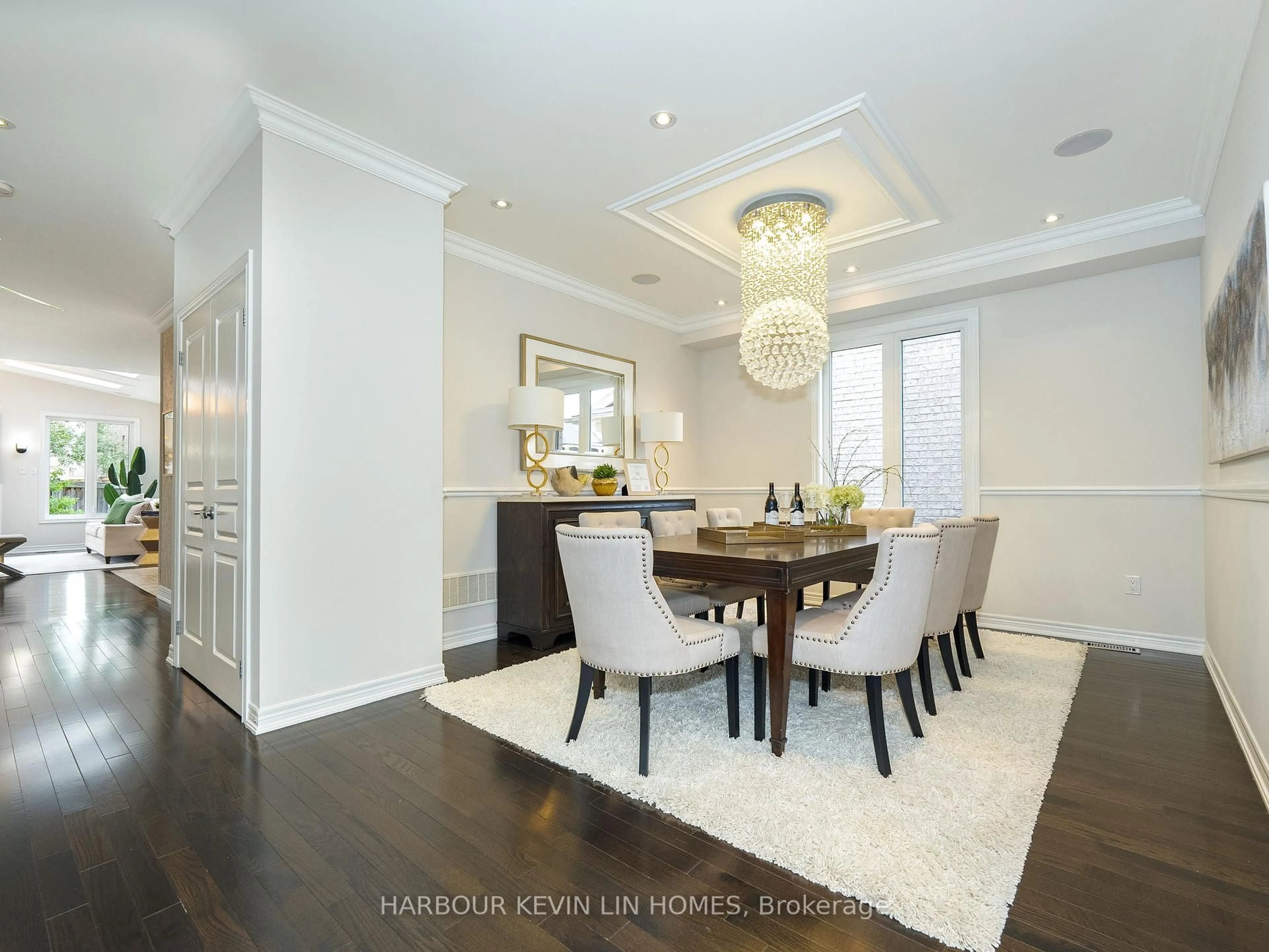 Dining room, wood/laminate floor for 6 Amaranth Crt, Richmond Hill Ontario L4E 0M2