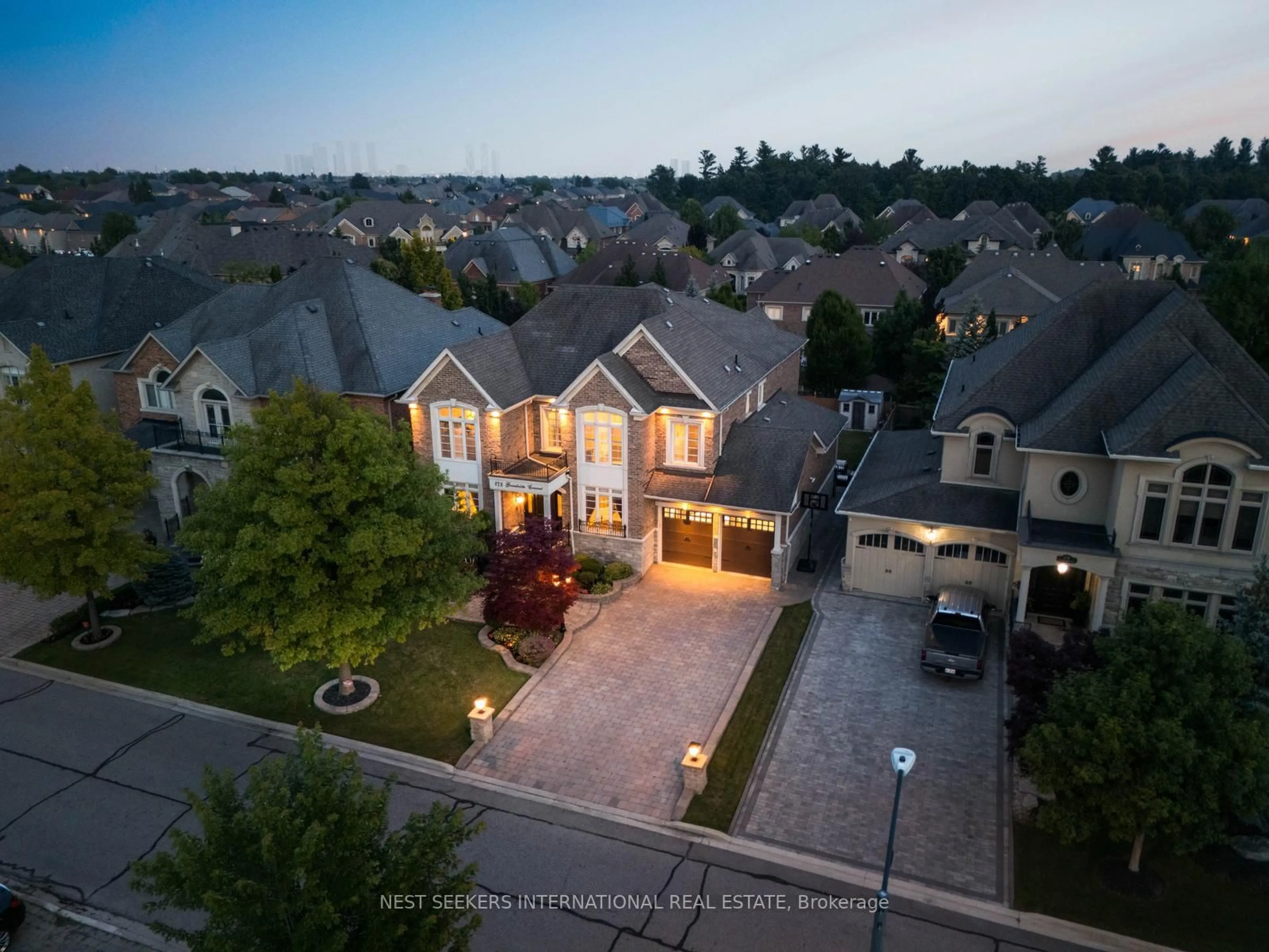A pic from outside/outdoor area/front of a property/back of a property/a pic from drone, street for 178 Grandvista Cres, Vaughan Ontario L4H 3J6