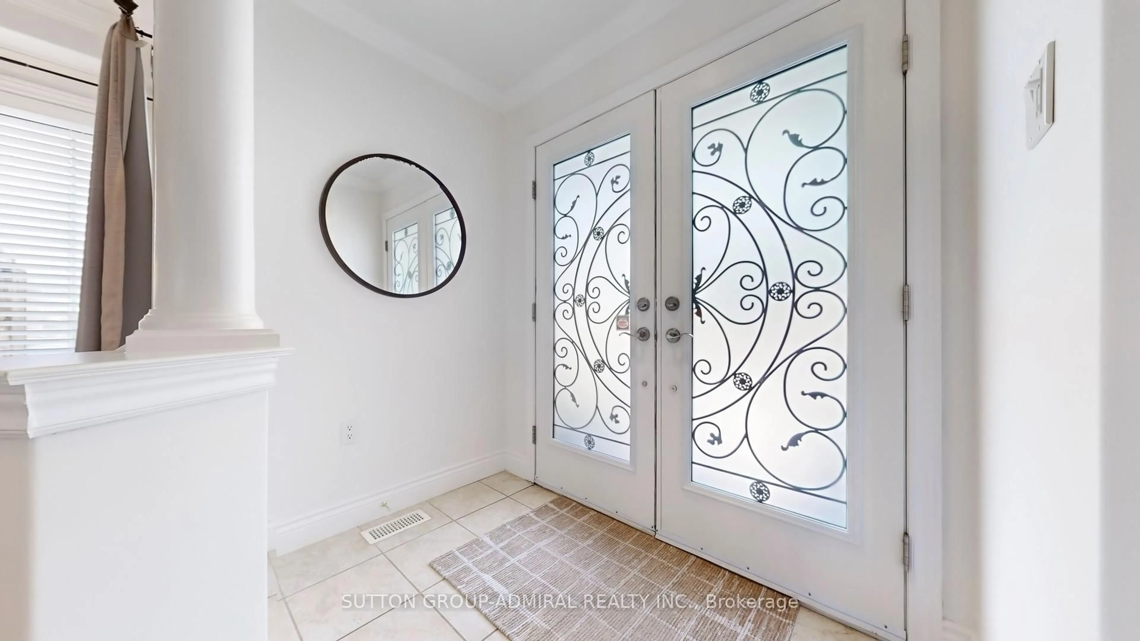 Indoor entryway for 35 Wyman Cres, Bradford West Gwillimbury Ontario L3Z 3J5