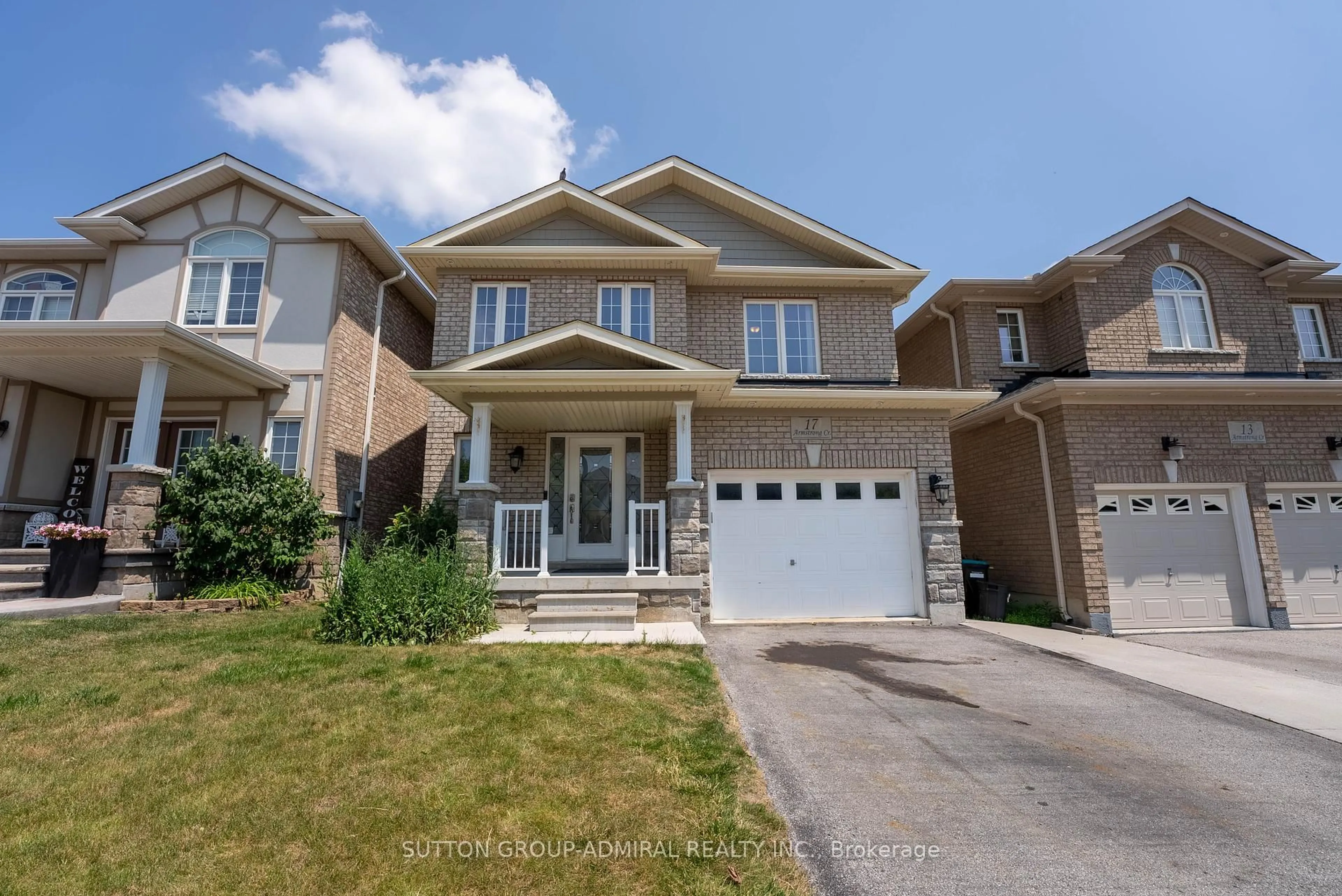 Home with vinyl exterior material, street for 17 Armstrong Cres, Bradford West Gwillimbury Ontario L3Z 0L1