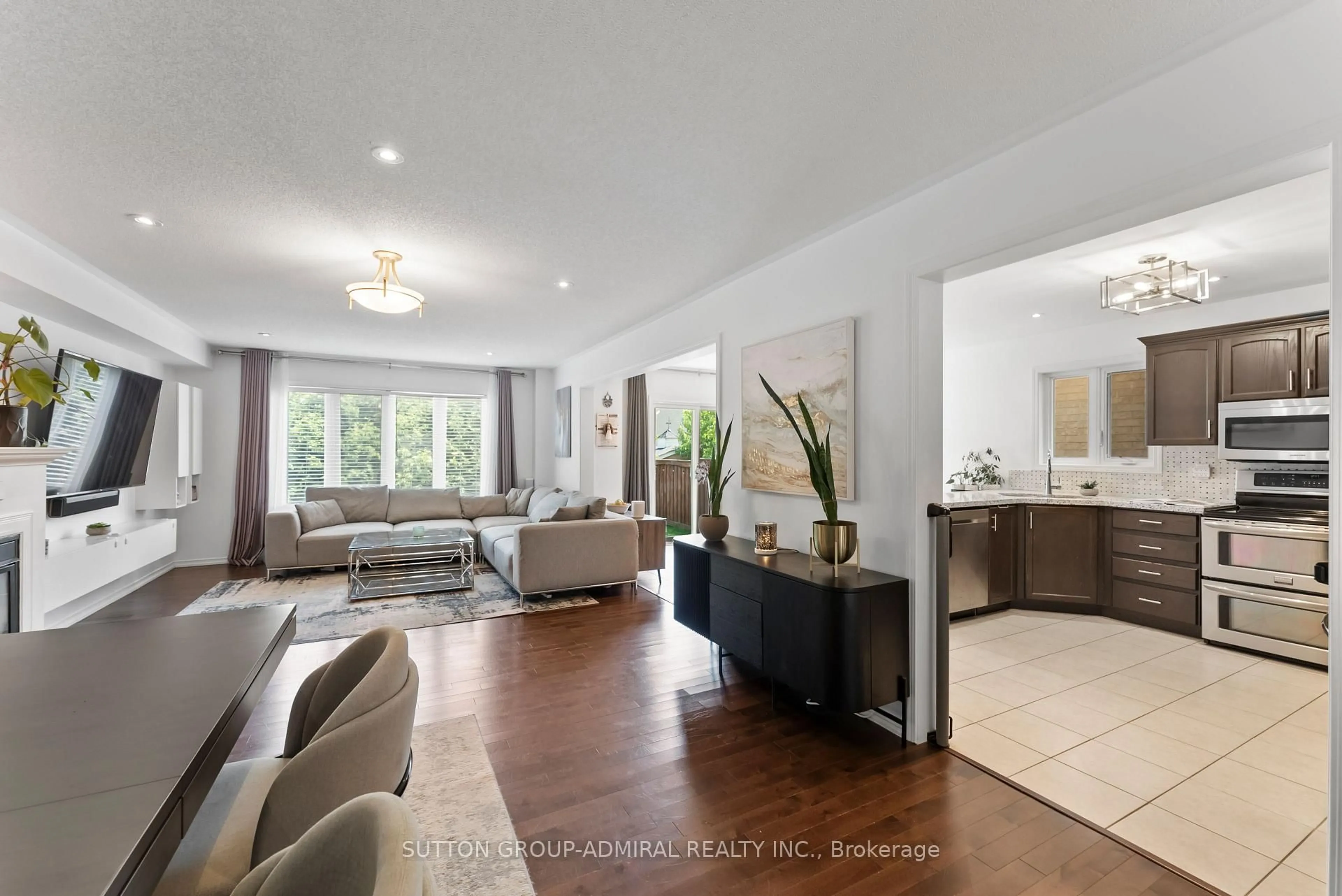 Living room with furniture, unknown for 17 Armstrong Cres, Bradford West Gwillimbury Ontario L3Z 0L1