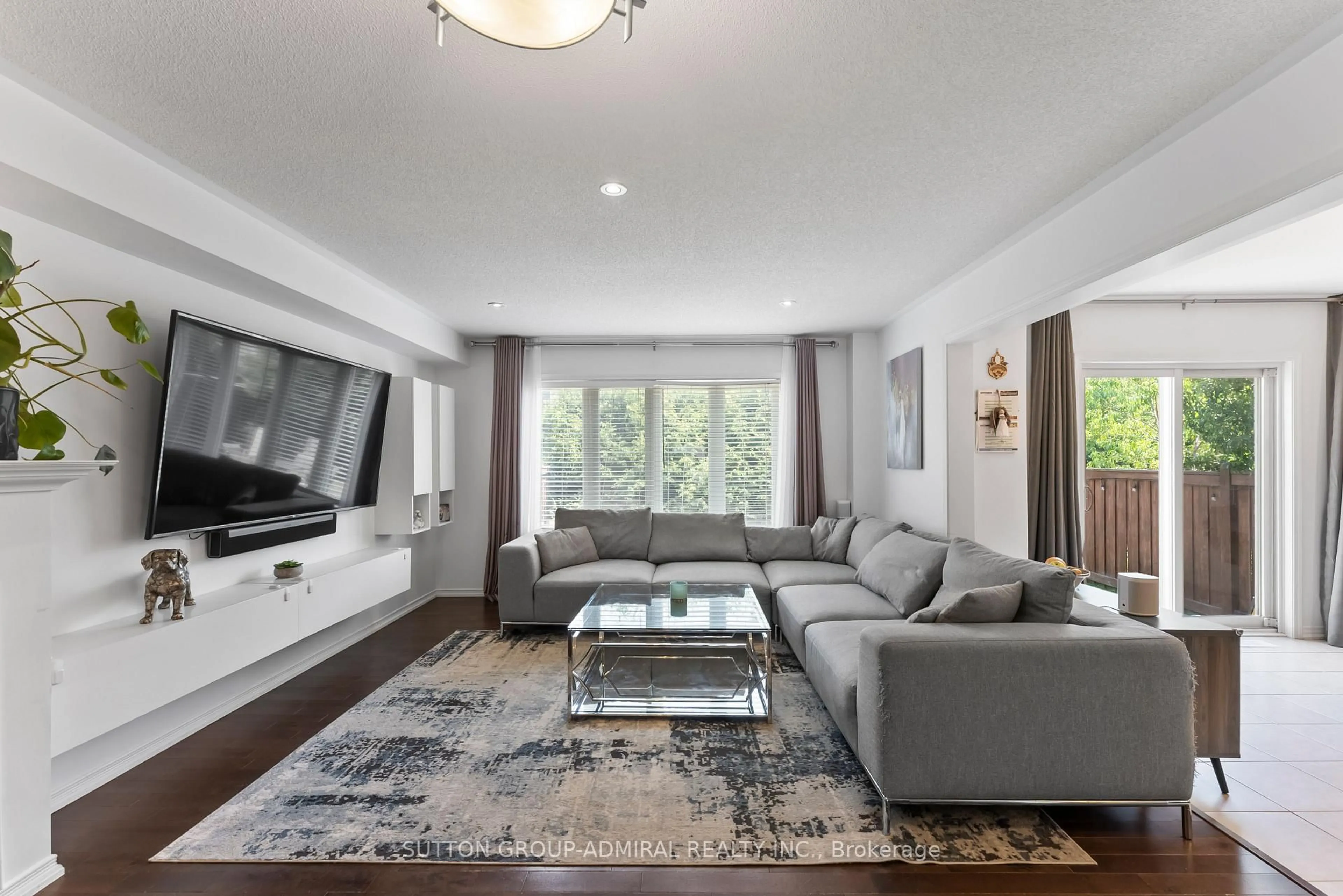 Living room with furniture, unknown for 17 Armstrong Cres, Bradford West Gwillimbury Ontario L3Z 0L1