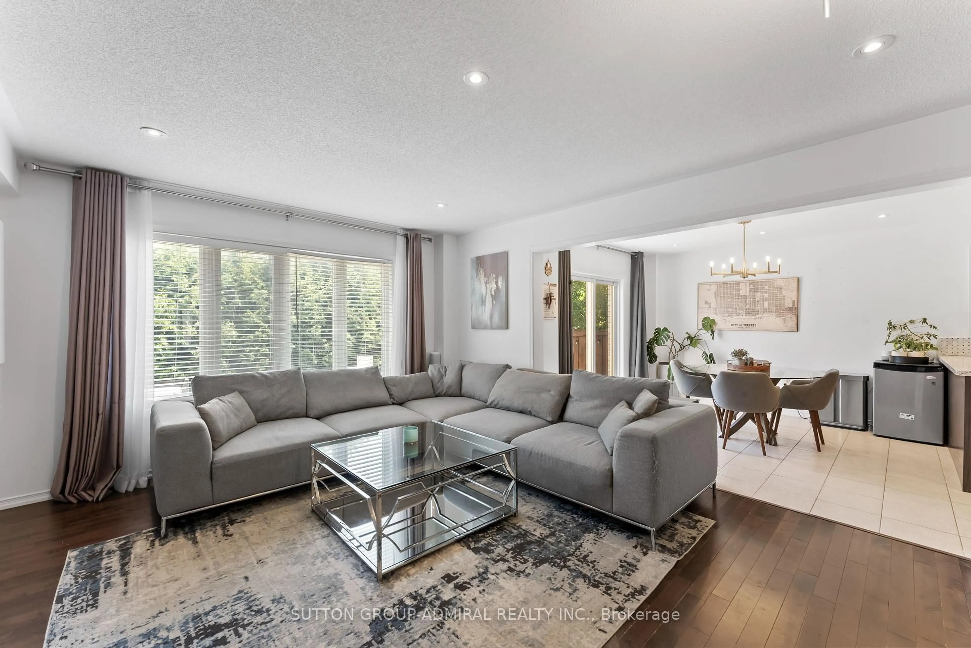 Living room with furniture, unknown for 17 Armstrong Cres, Bradford West Gwillimbury Ontario L3Z 0L1