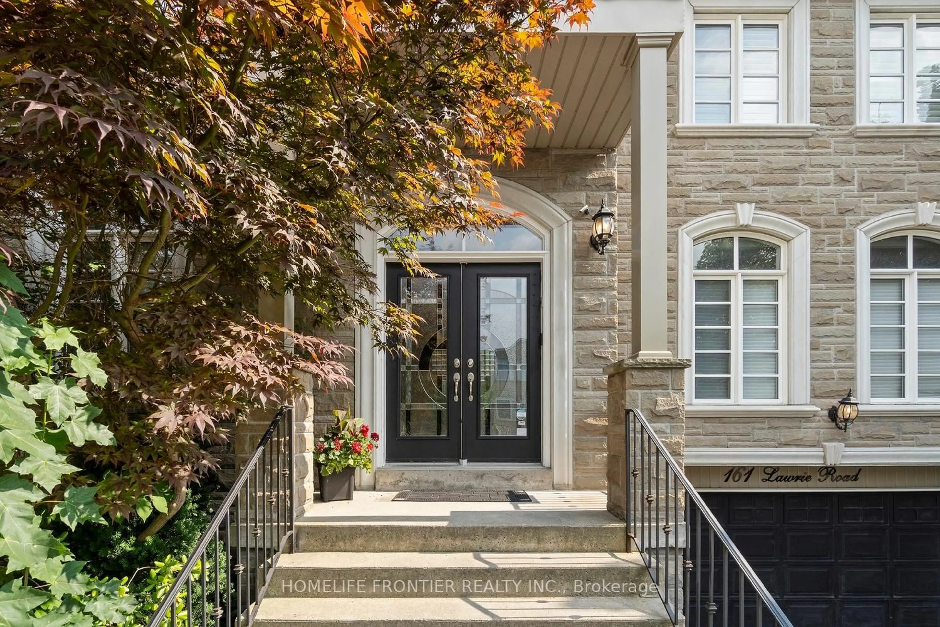 Indoor entryway for 161 Lawrie Rd, Vaughan Ontario L4J 8N6