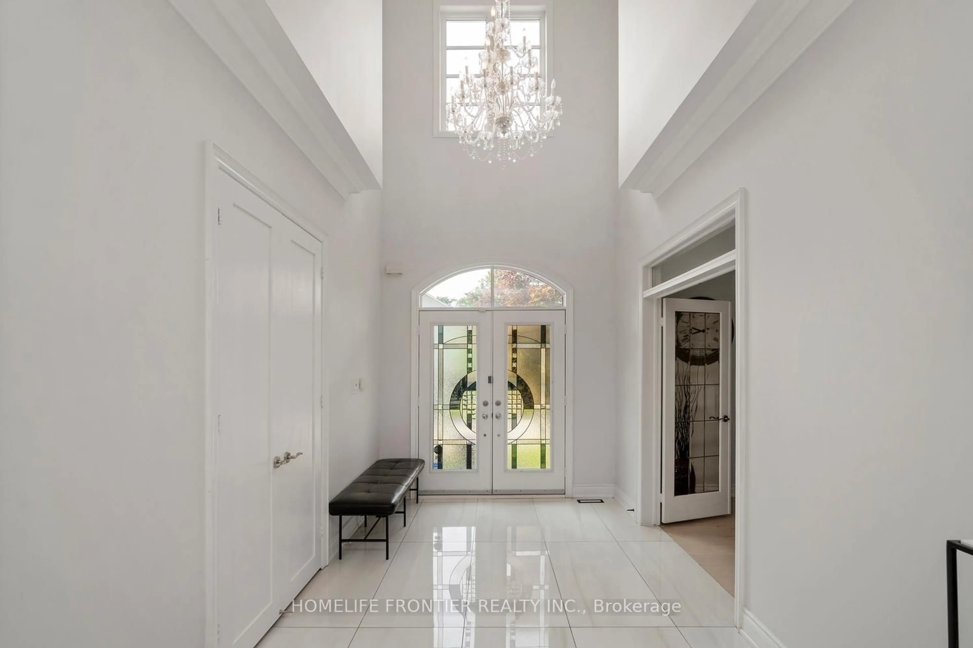 Indoor entryway for 161 Lawrie Rd, Vaughan Ontario L4J 8N6