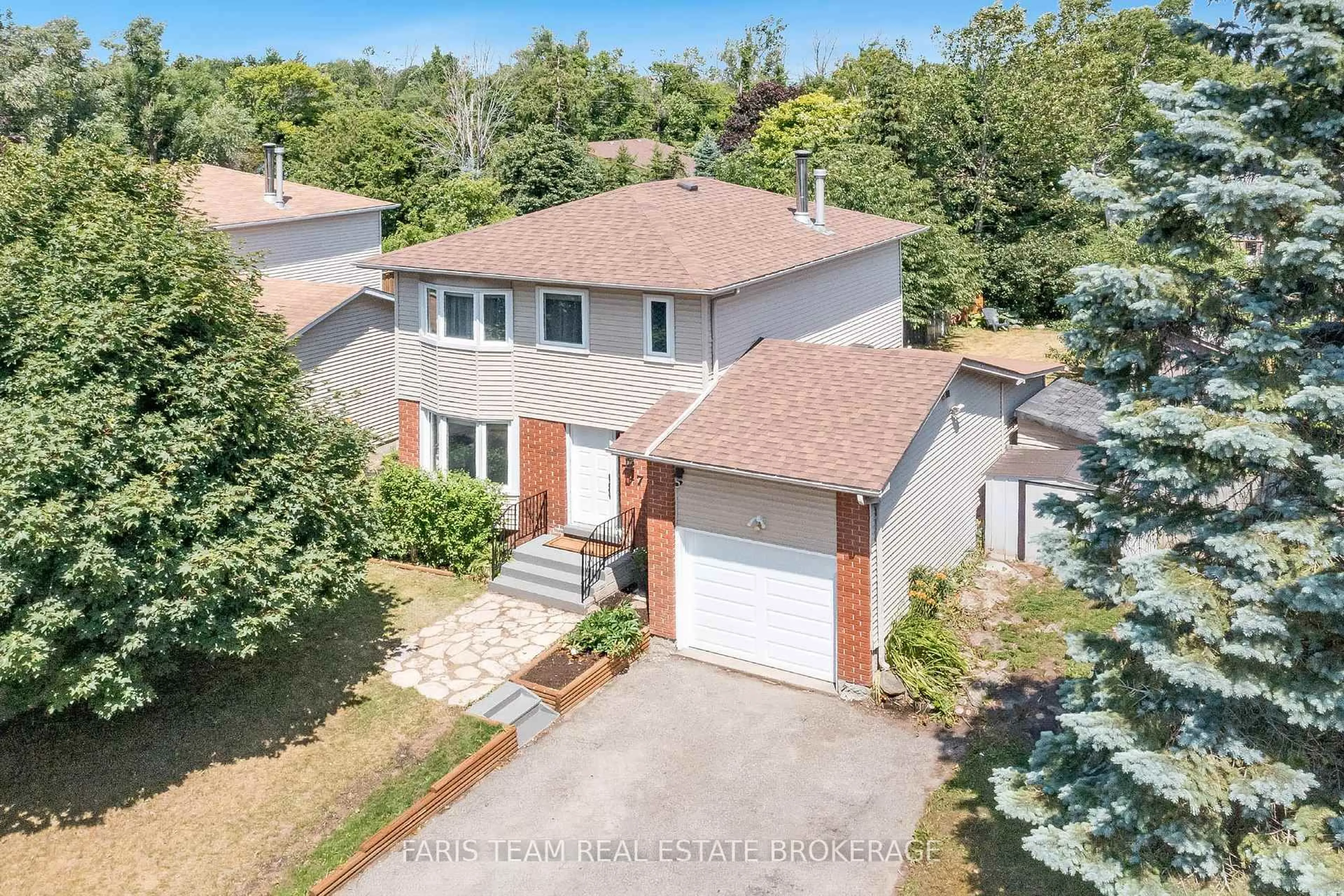 A pic from outside/outdoor area/front of a property/back of a property/a pic from drone, street for 717 Candaras St, Innisfil Ontario L9S 2G9
