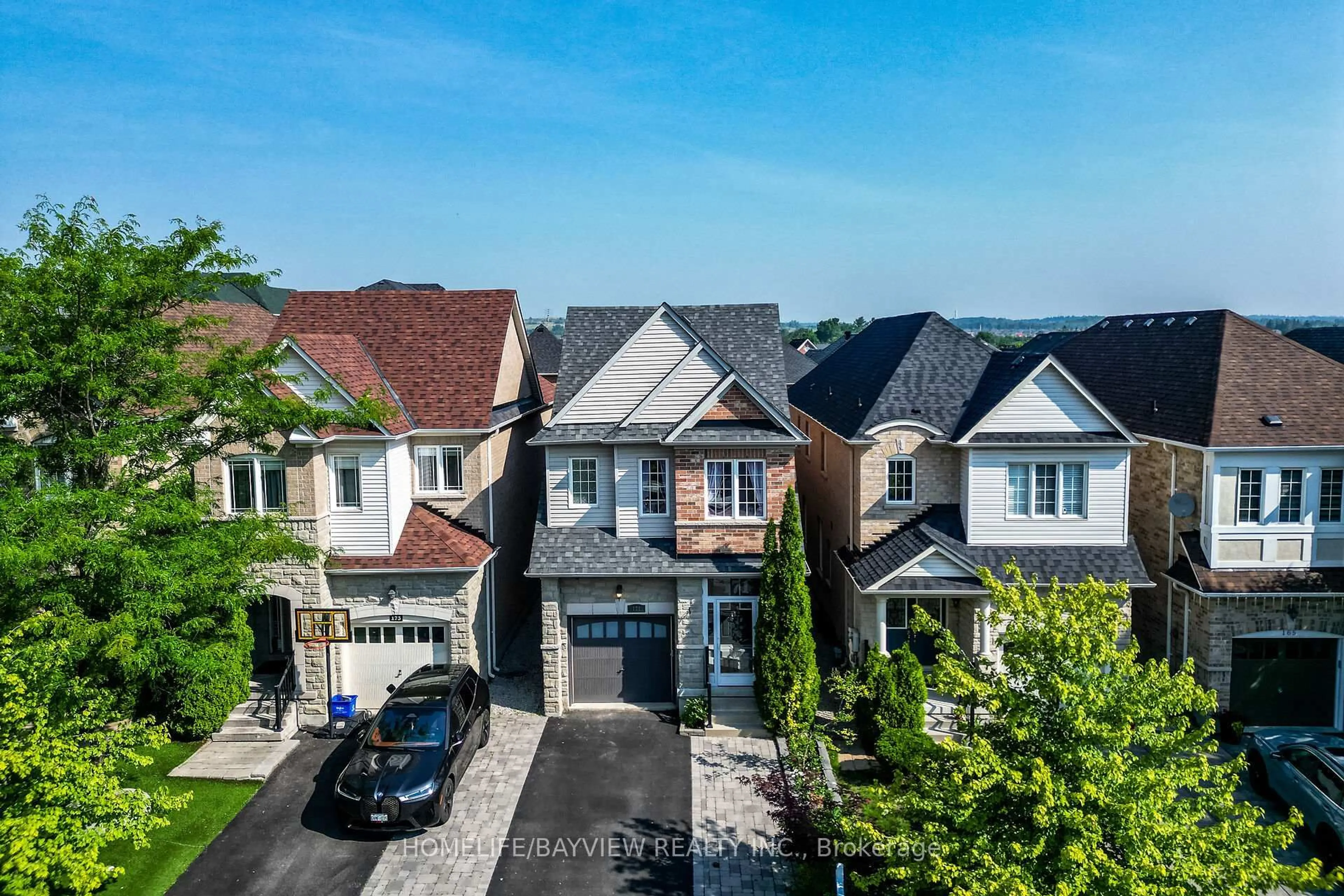 A pic from outside/outdoor area/front of a property/back of a property/a pic from drone, street for 171 Carrier Cres, Vaughan Ontario L6A 0T2