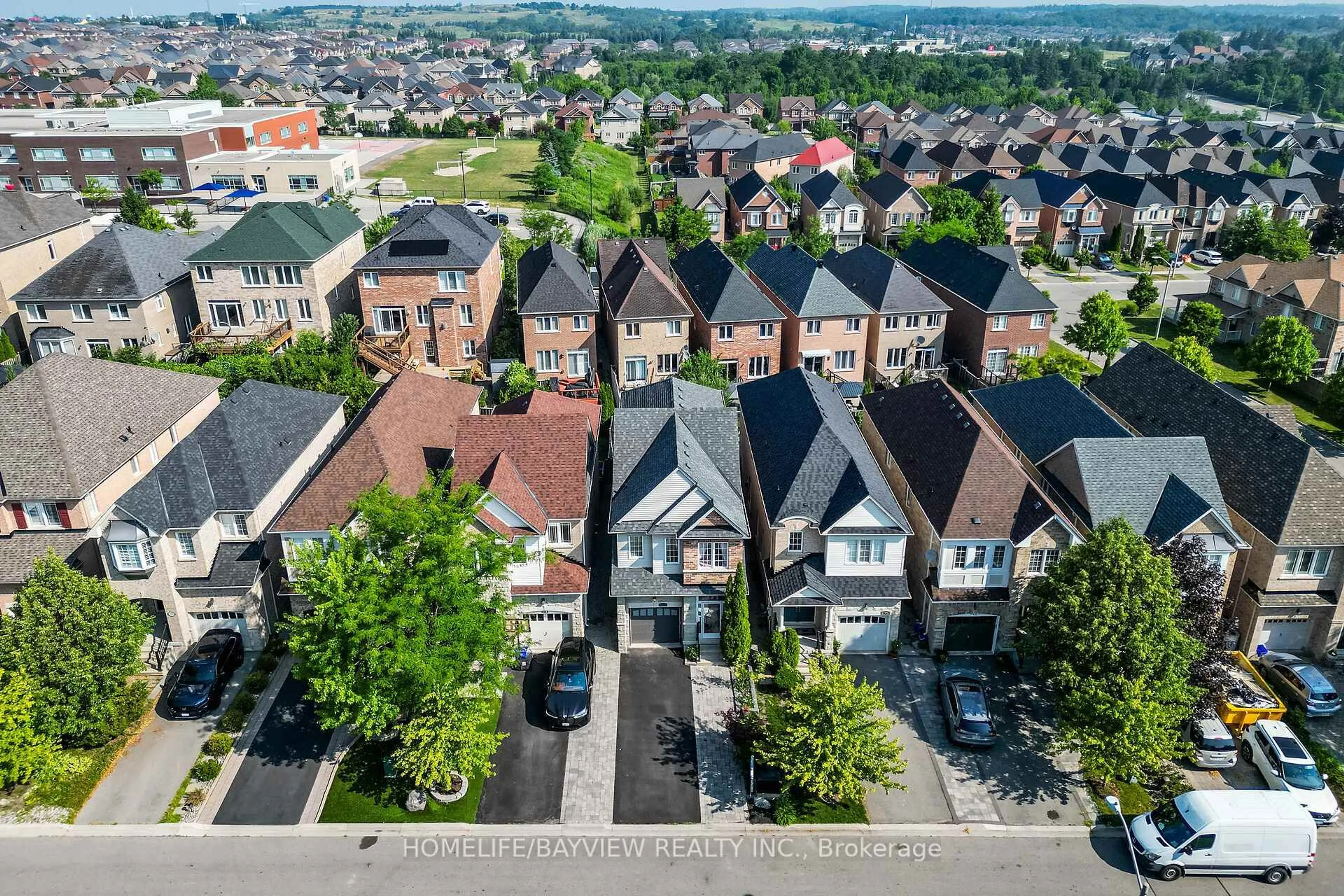 A pic from outside/outdoor area/front of a property/back of a property/a pic from drone, street for 171 Carrier Cres, Vaughan Ontario L6A 0T2