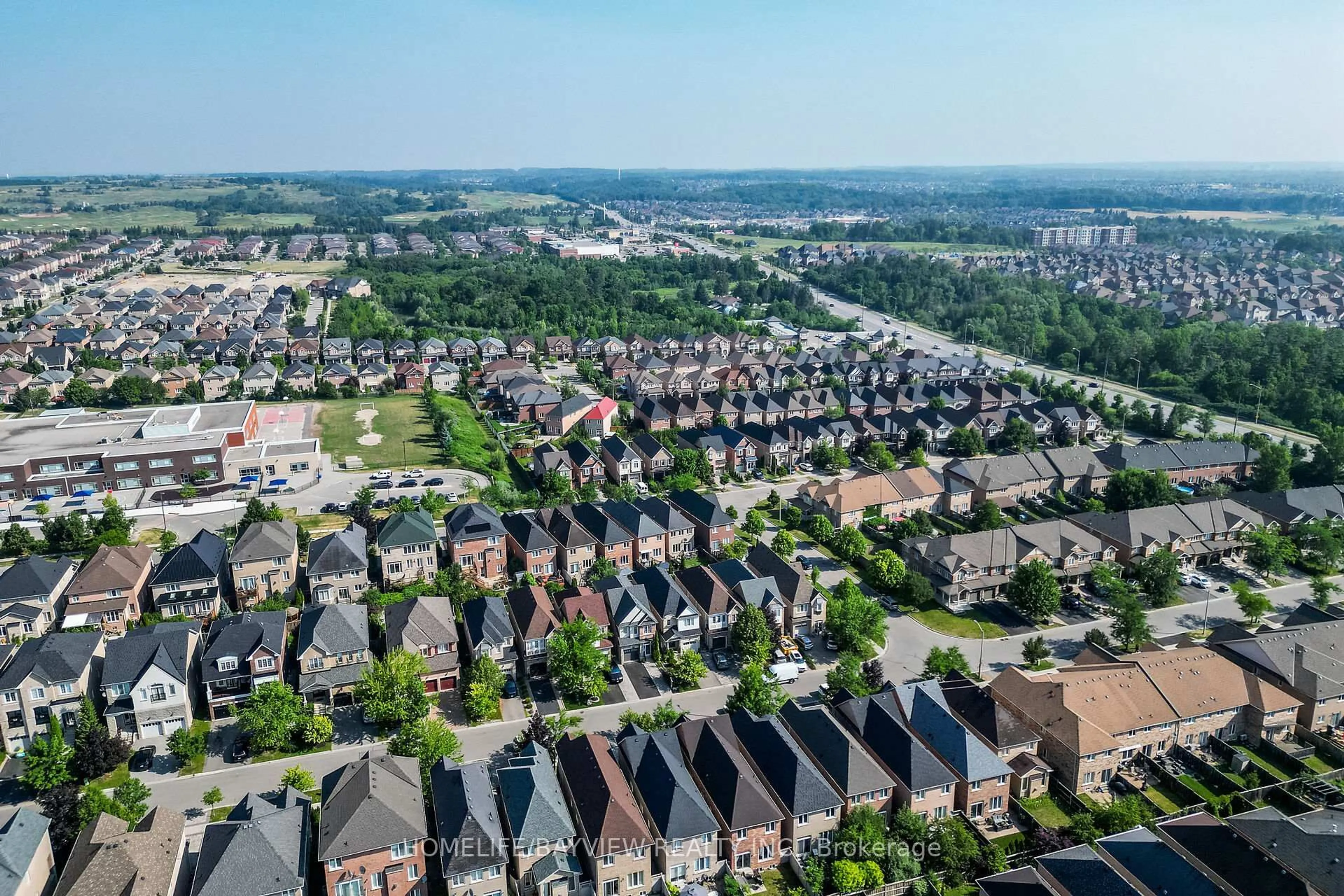 A pic from outside/outdoor area/front of a property/back of a property/a pic from drone, street for 171 Carrier Cres, Vaughan Ontario L6A 0T2