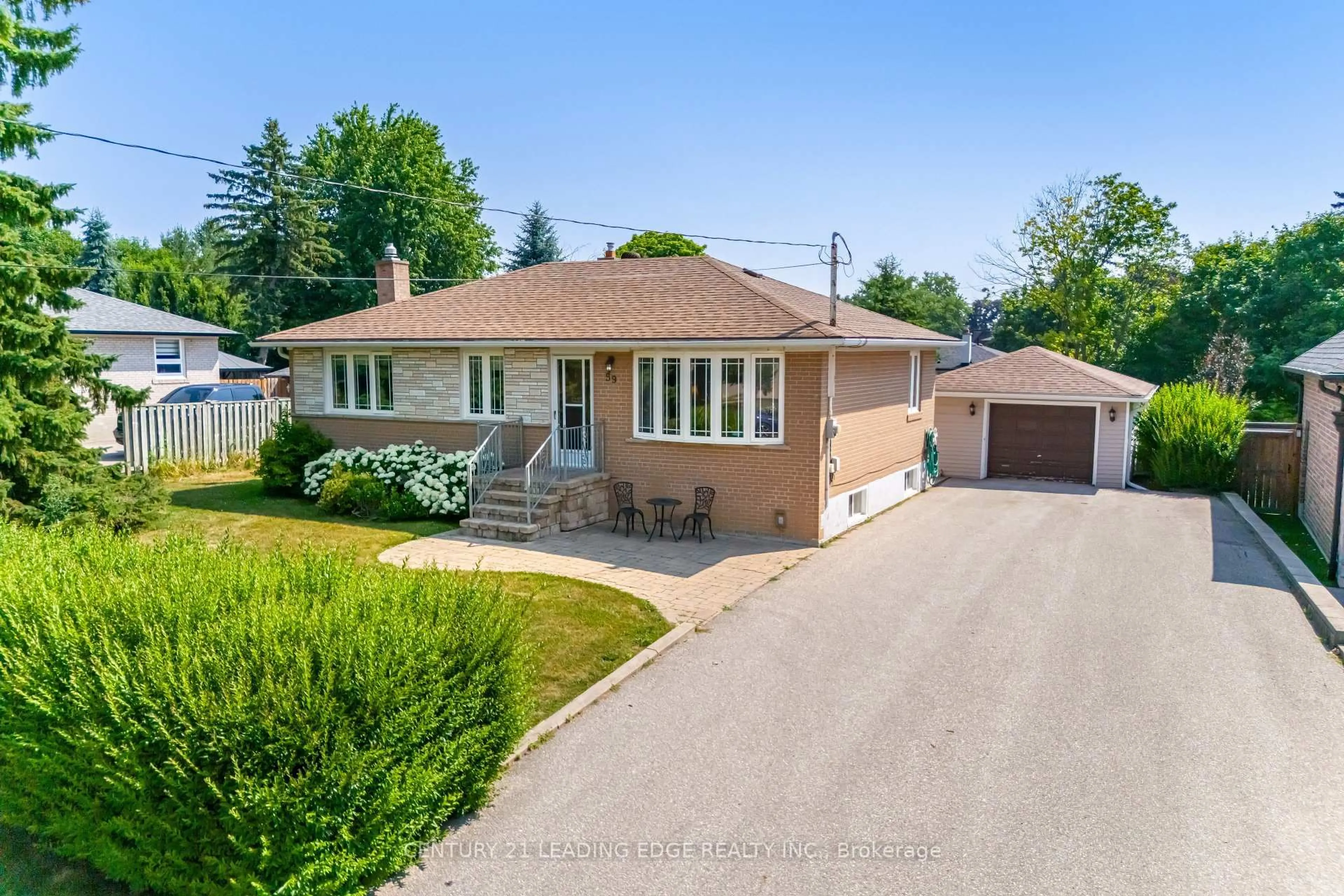 A pic from outside/outdoor area/front of a property/back of a property/a pic from drone, street for 59 Chinook Dr, King Ontario L0G 1N0