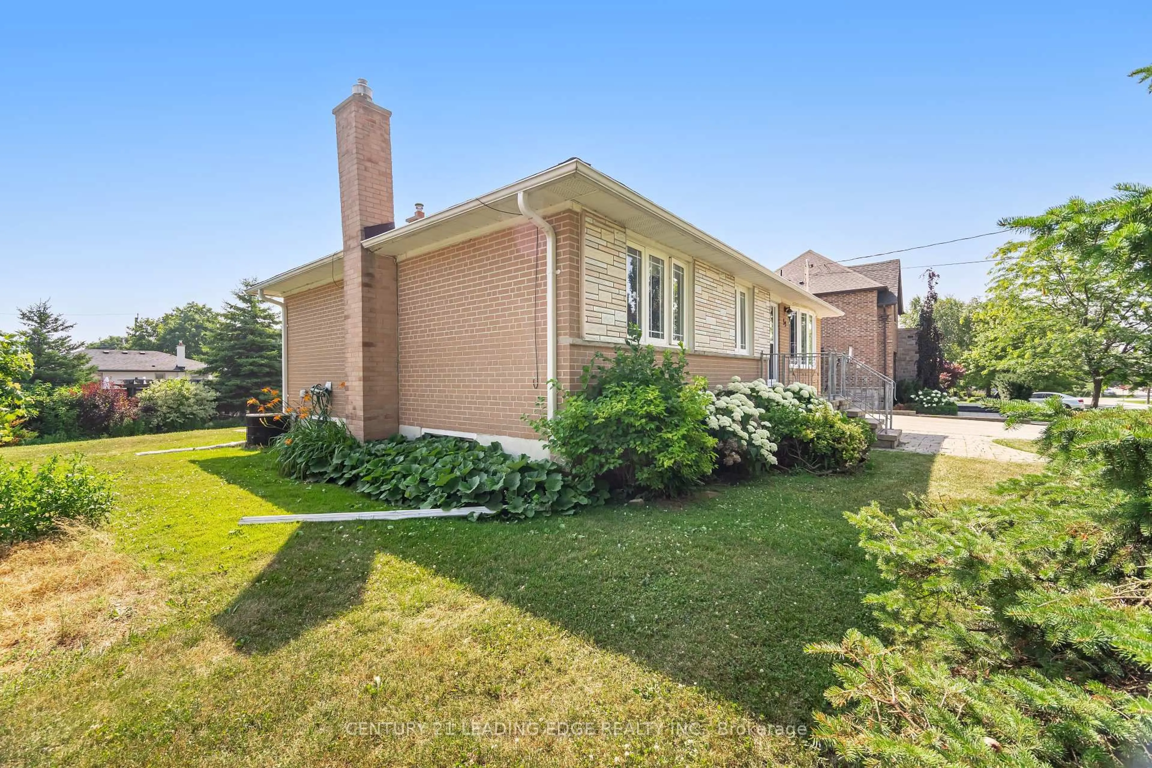 Home with brick exterior material, street for 59 Chinook Dr, King Ontario L0G 1N0