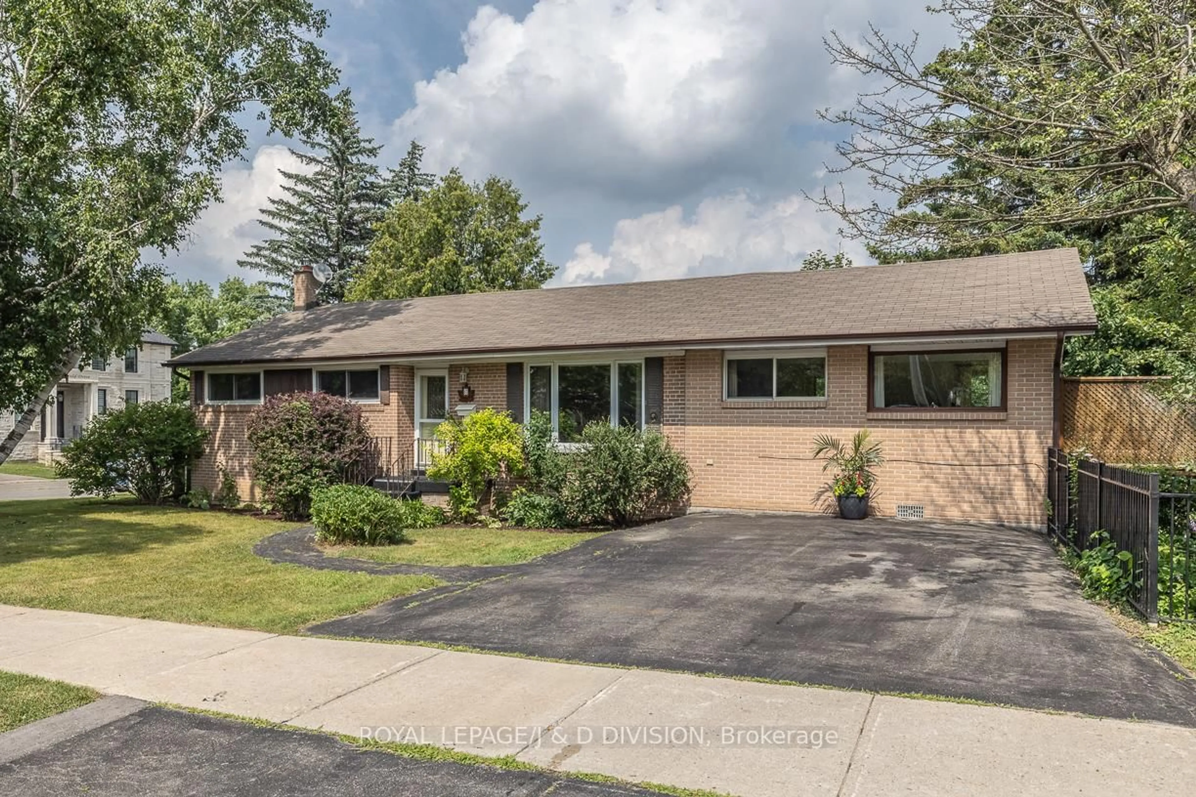 Home with brick exterior material, street for 87 Child Dr, Aurora Ontario L4G 1Y8