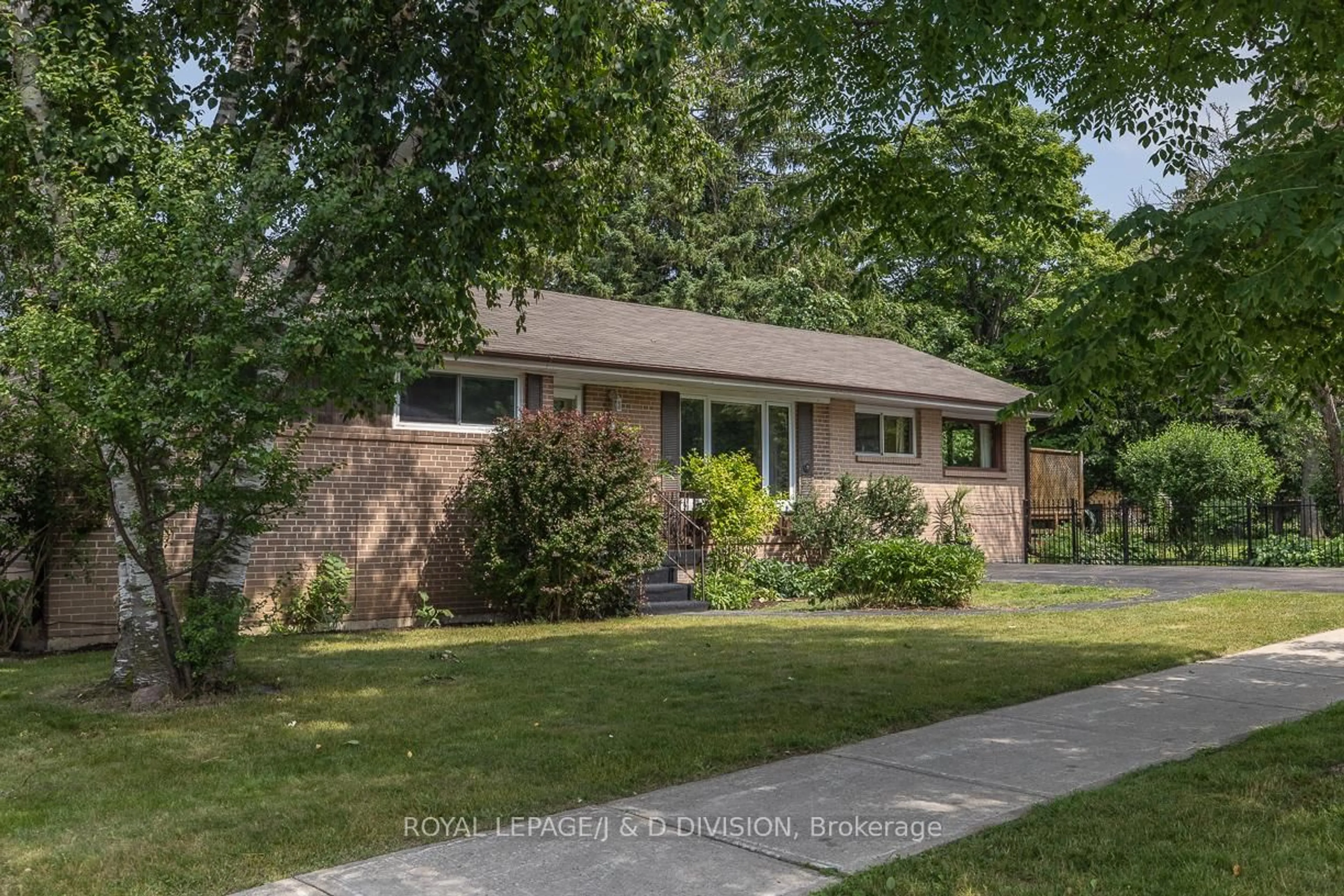 Home with brick exterior material, street for 87 Child Dr, Aurora Ontario L4G 1Y8