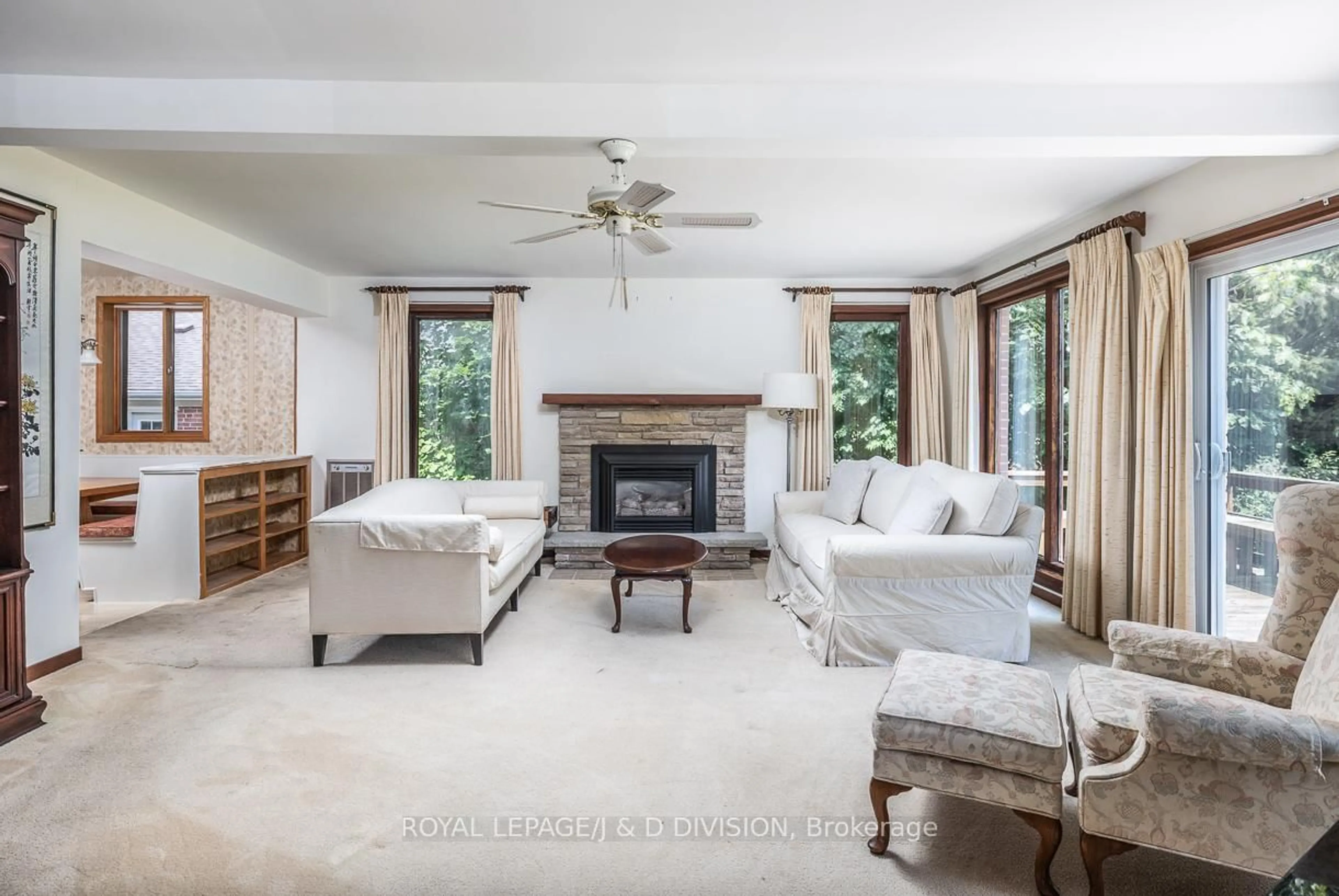 Living room with furniture, ceramic/tile floor for 87 Child Dr, Aurora Ontario L4G 1Y8