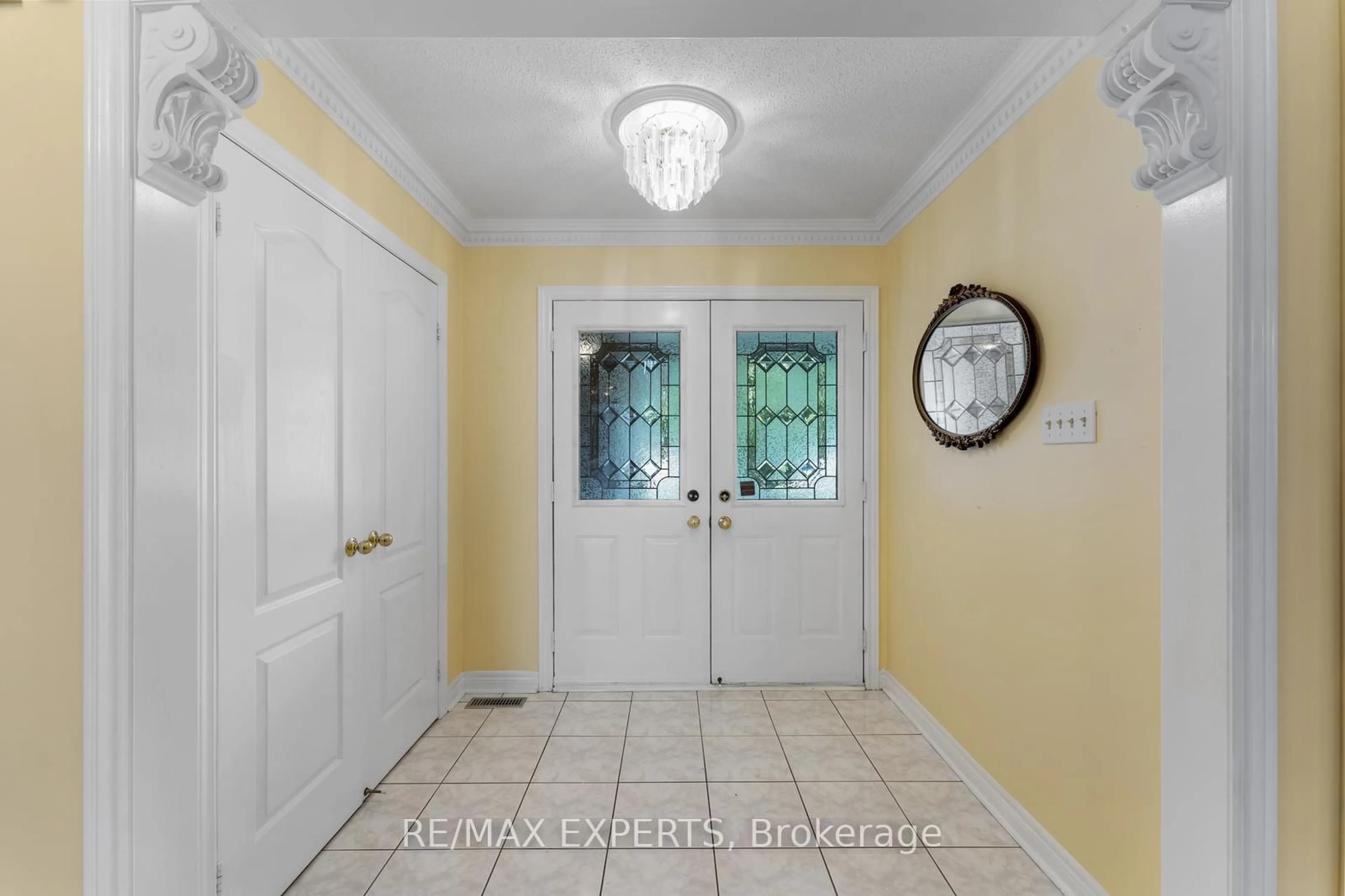 Indoor entryway for 52 Dolores Cres, Vaughan Ontario L4H 1E2