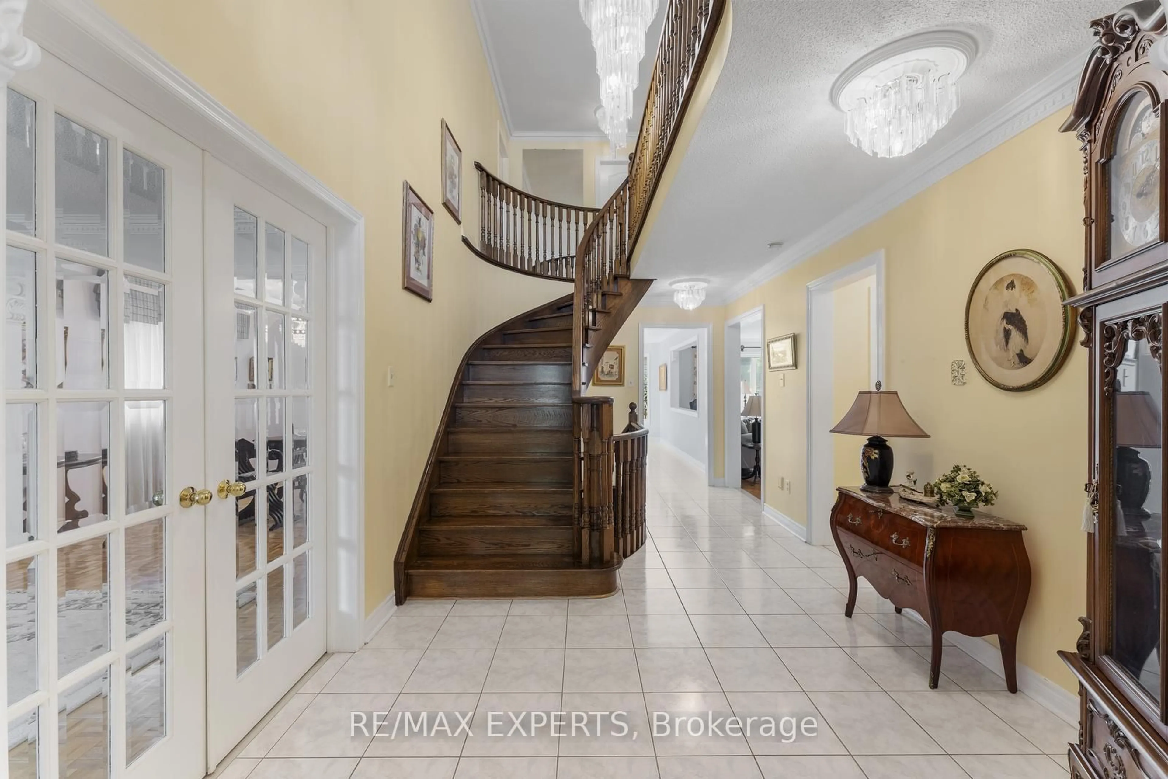 Indoor foyer for 52 Dolores Cres, Vaughan Ontario L4H 1E2