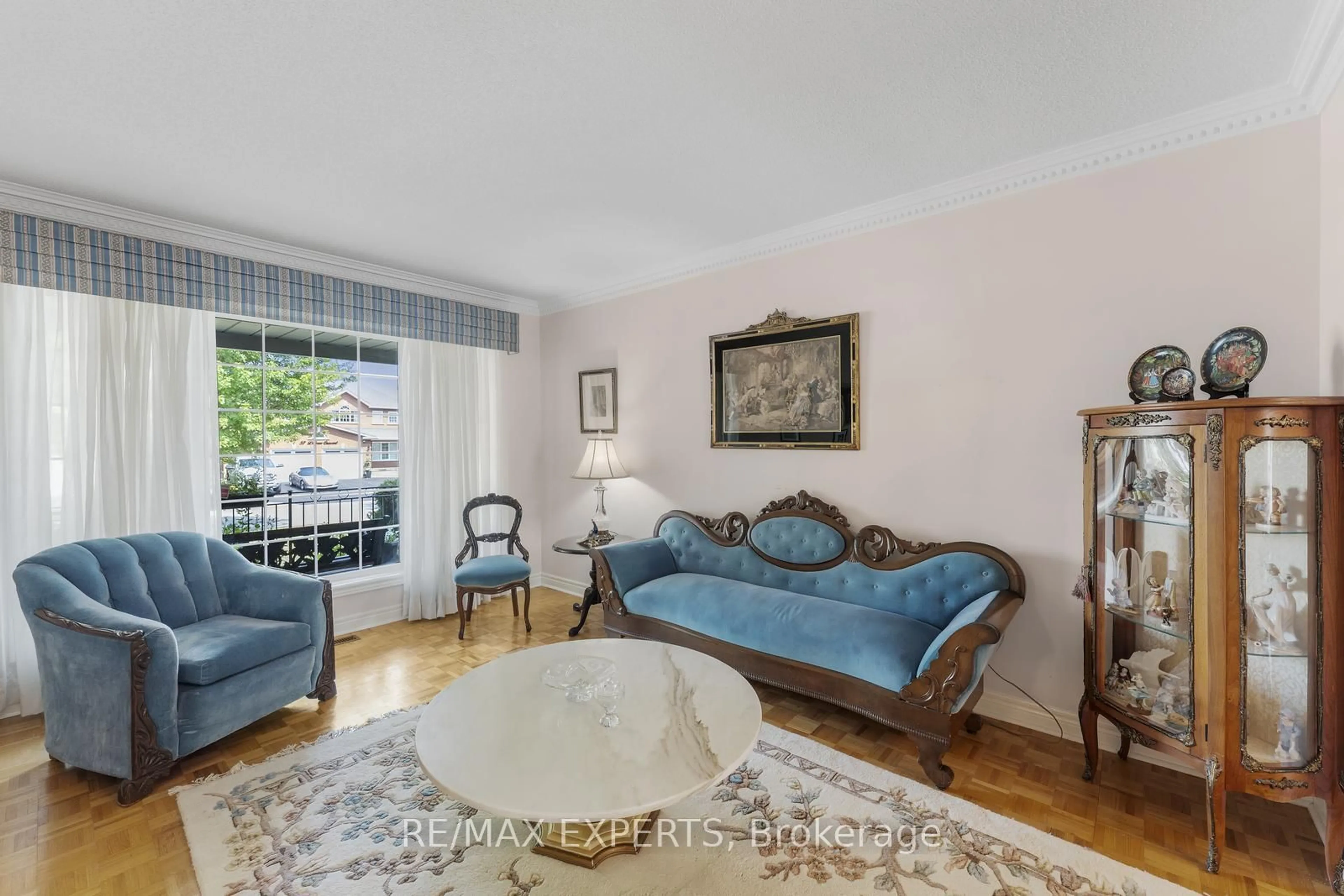 Living room with furniture, unknown for 52 Dolores Cres, Vaughan Ontario L4H 1E2