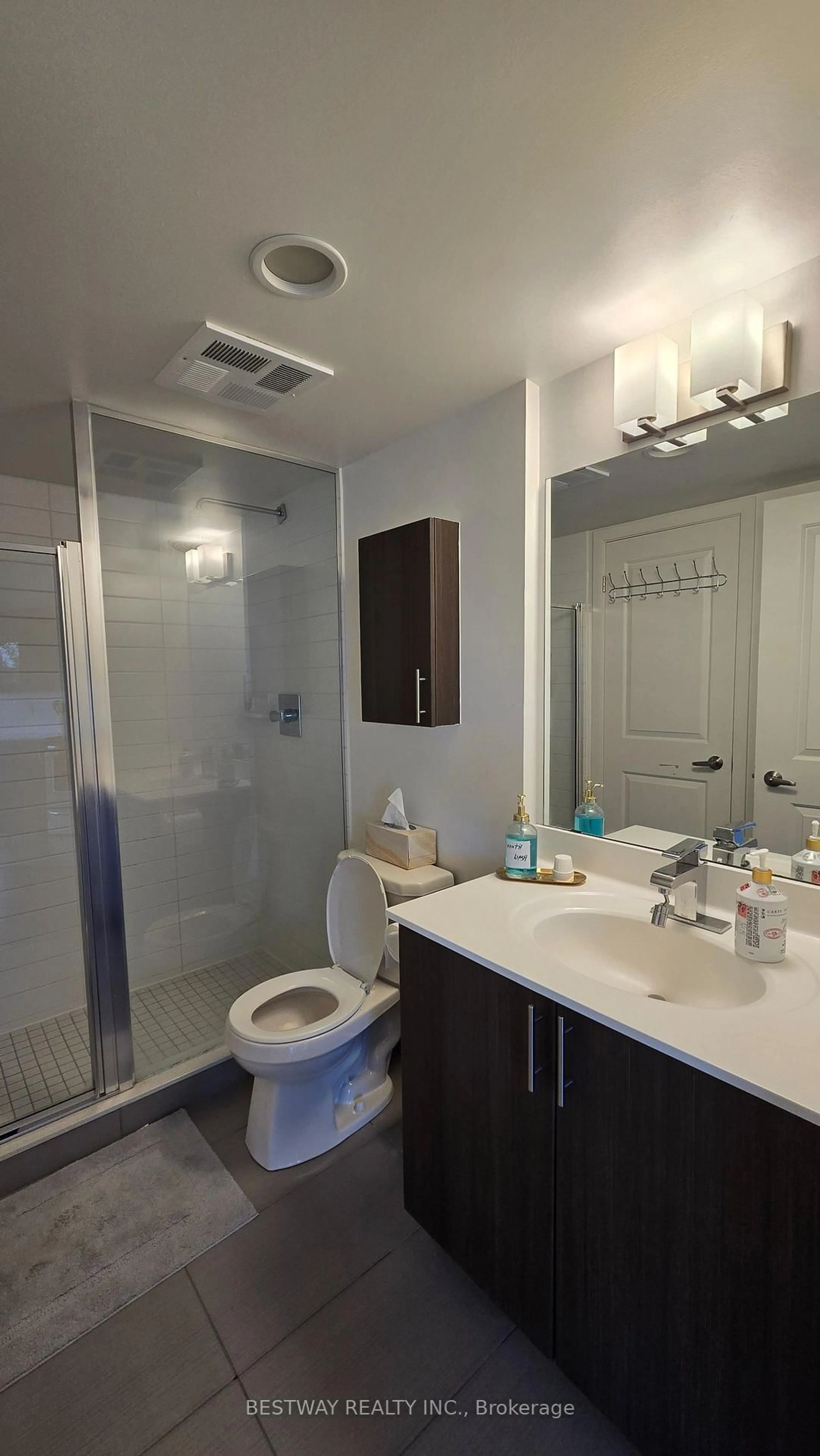 Standard bathroom, ceramic/tile floor for 75 Norman Bethune Ave #208, Richmond Hill Ontario L4B 0B6