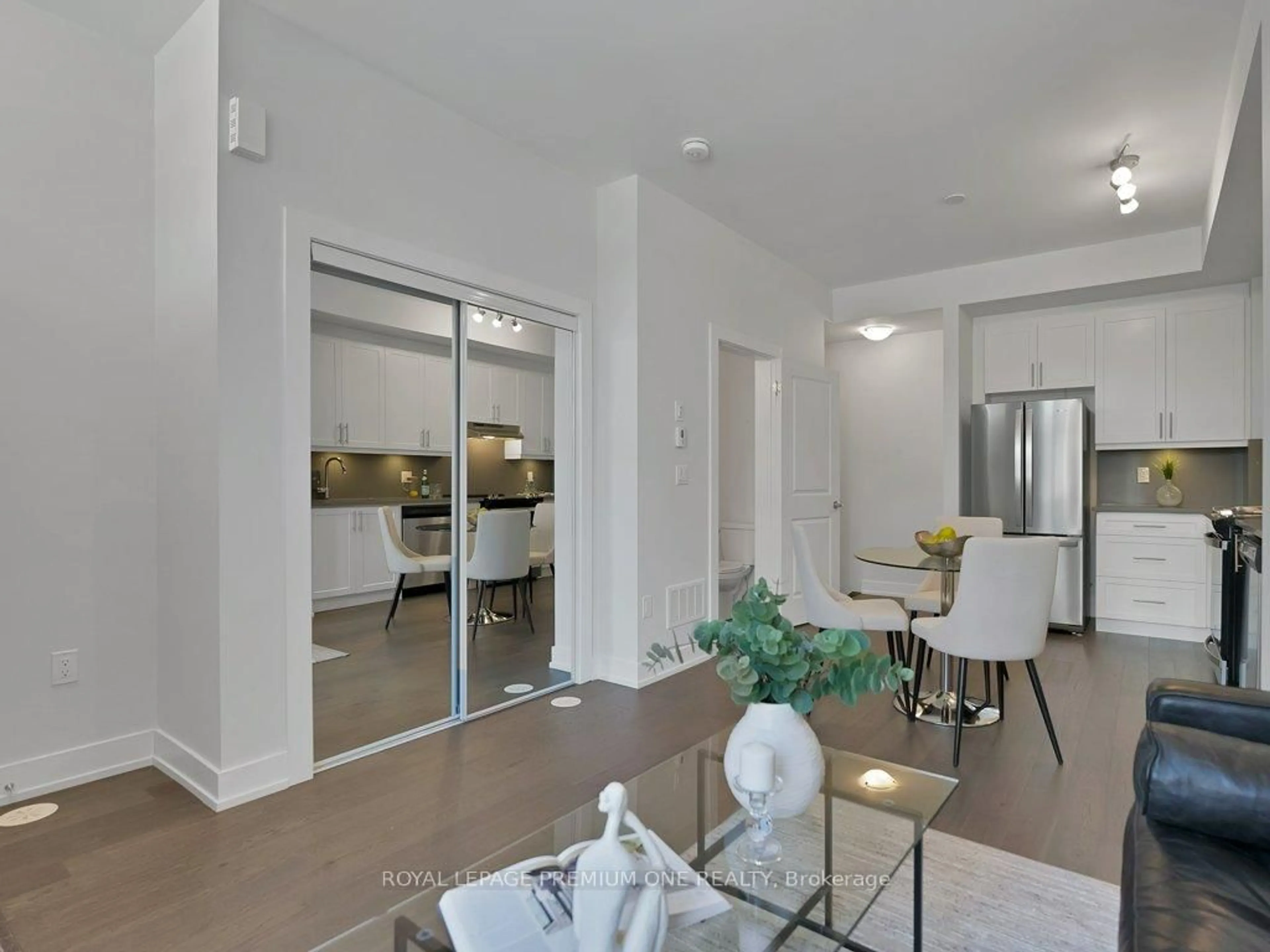 A pic of a room for 9560 Islington Ave #125, Vaughan Ontario L4L 1A7