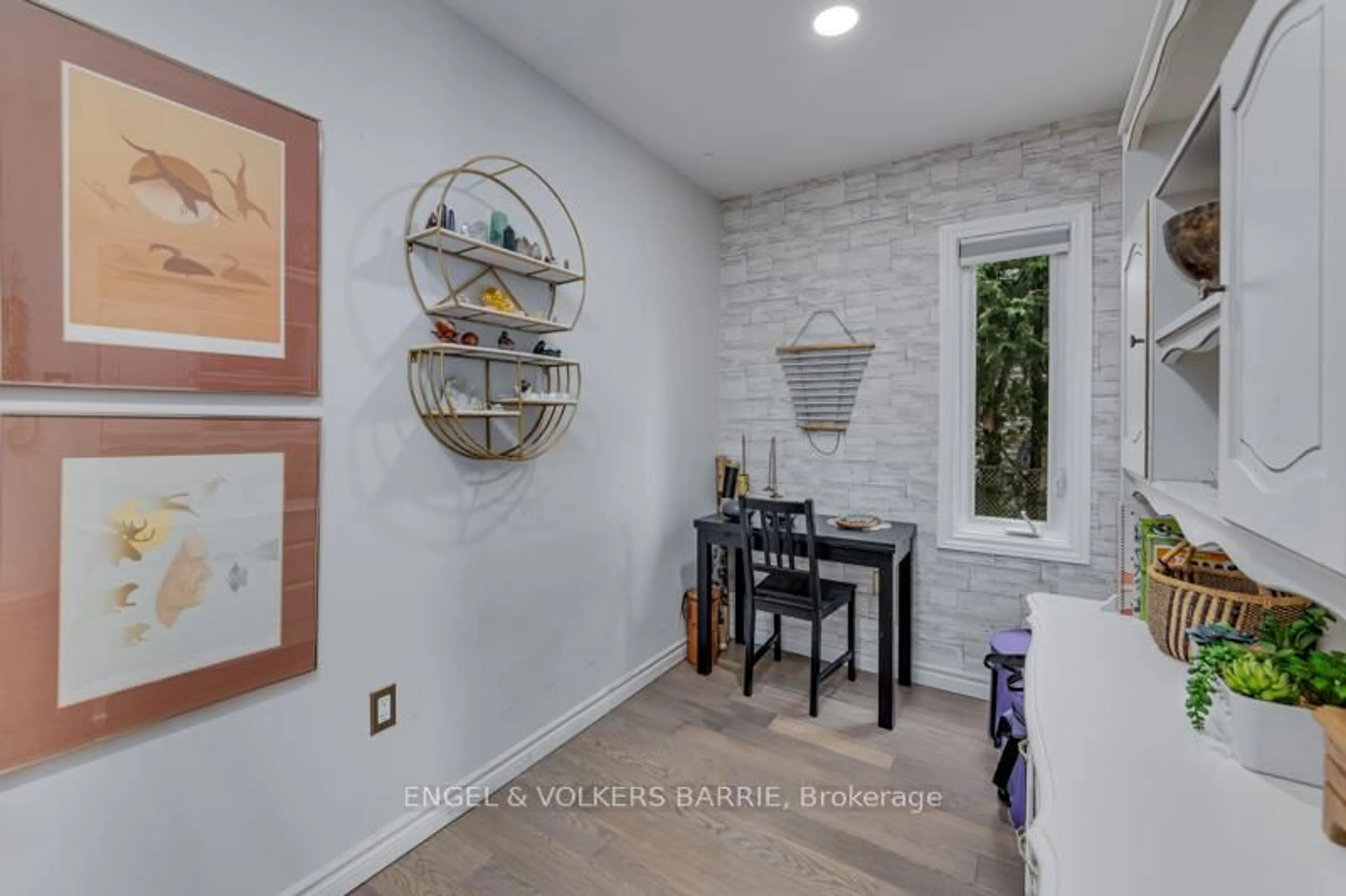 Indoor entryway for 2294 Webb St, Innisfil Ontario L9S 1K7