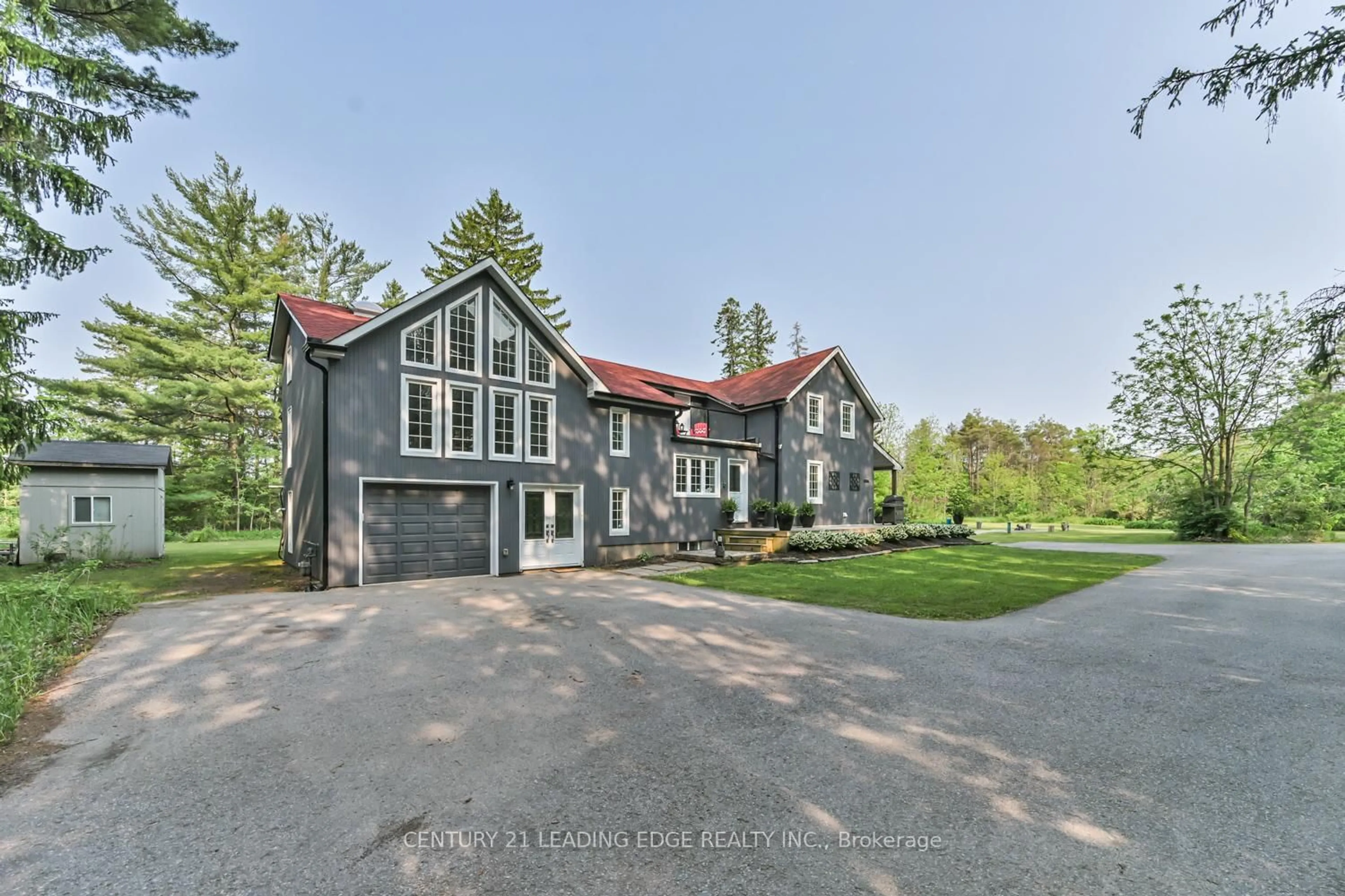 A pic from outside/outdoor area/front of a property/back of a property/a pic from drone, street for 5845 Aurora Rd, Whitchurch-Stouffville Ontario L4A 7X4