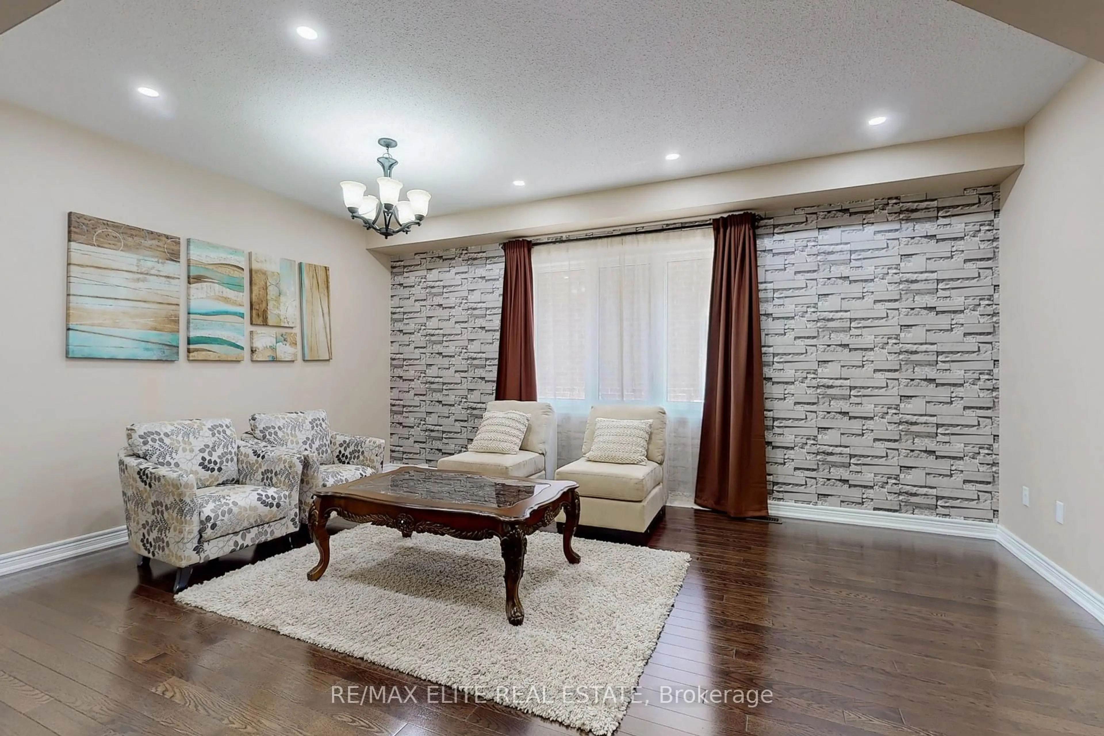 Living room with furniture, unknown for 1226 Atkins Dr, Newmarket Ontario L3X 0C8