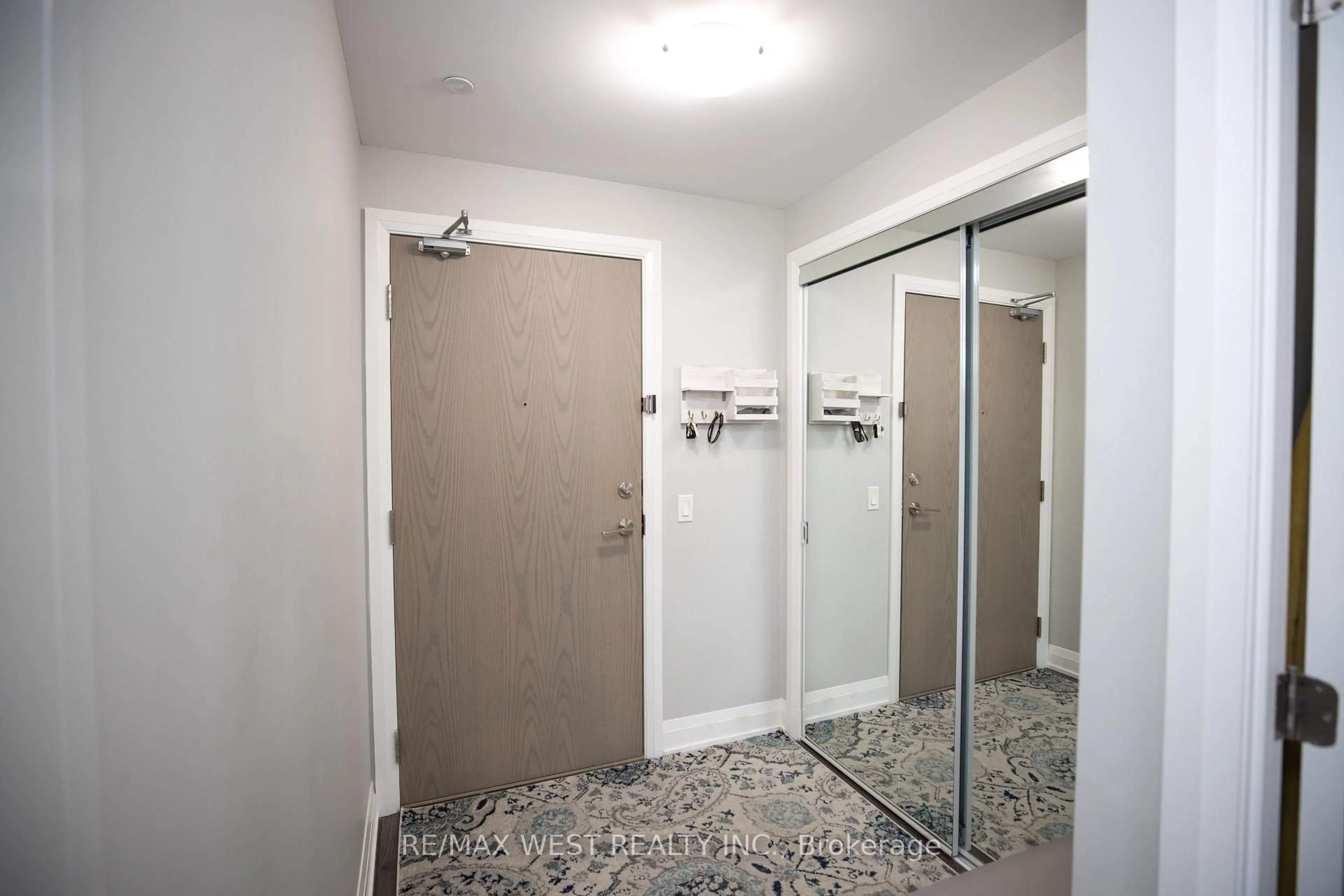 Unknown for 4800 Hwy 7 Rd #222, Vaughan Ontario L4L 1H8