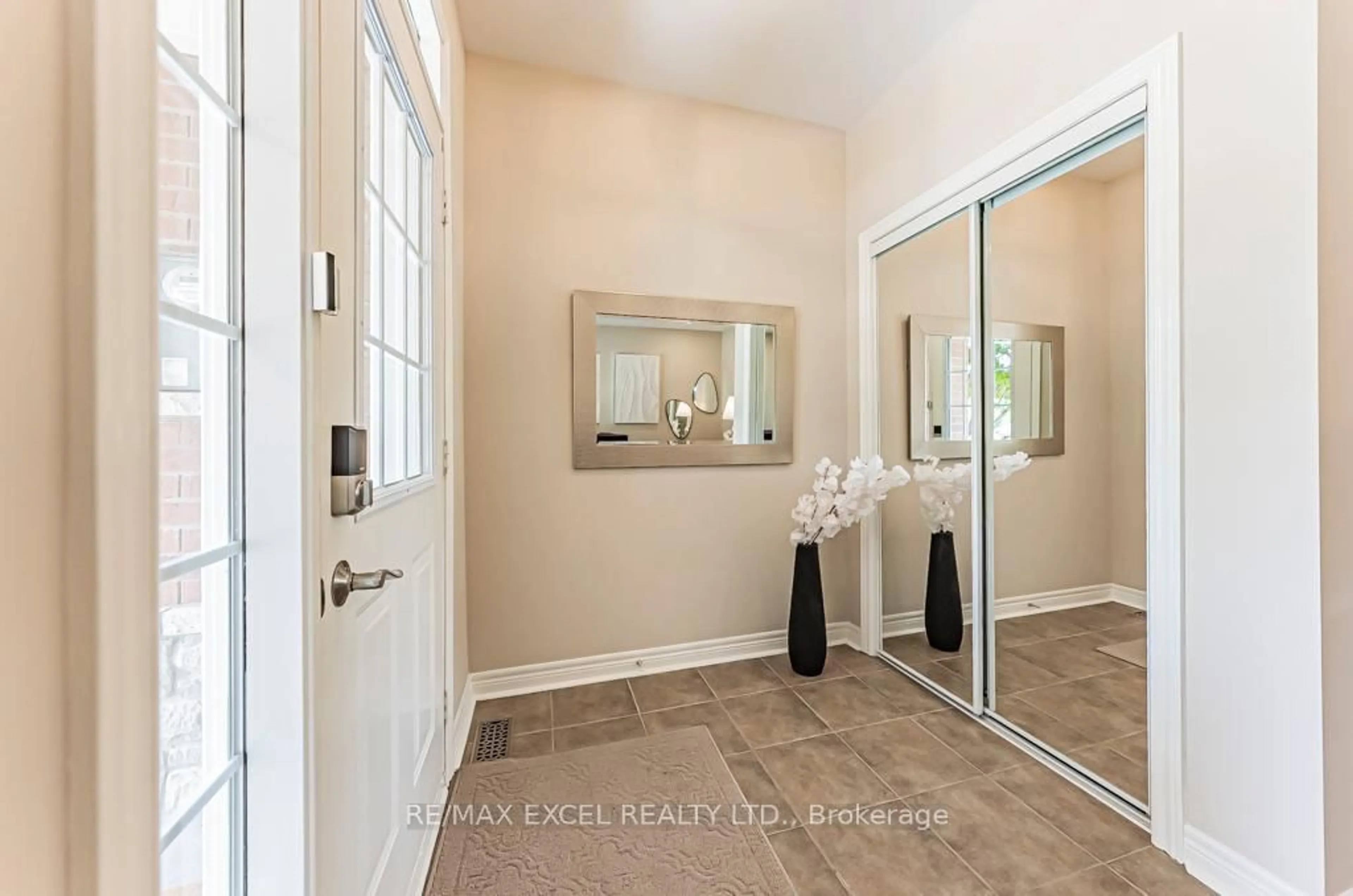 Indoor entryway for 161 Hazelton Ave, Markham Ontario L6C 3H6