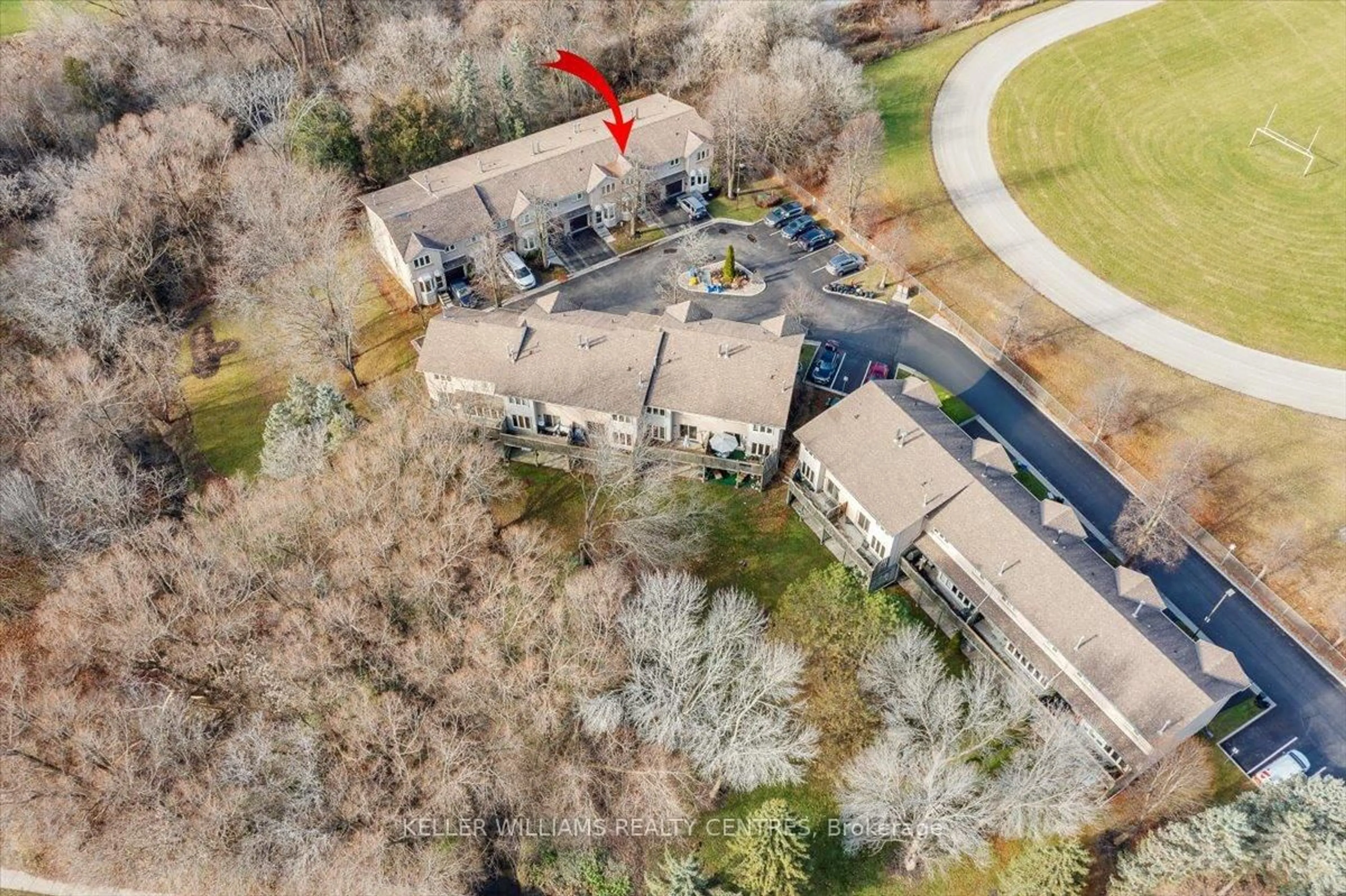 A pic from outside/outdoor area/front of a property/back of a property/a pic from drone, unknown for 35 Anderson Pl, Aurora Ontario L4G 6G4