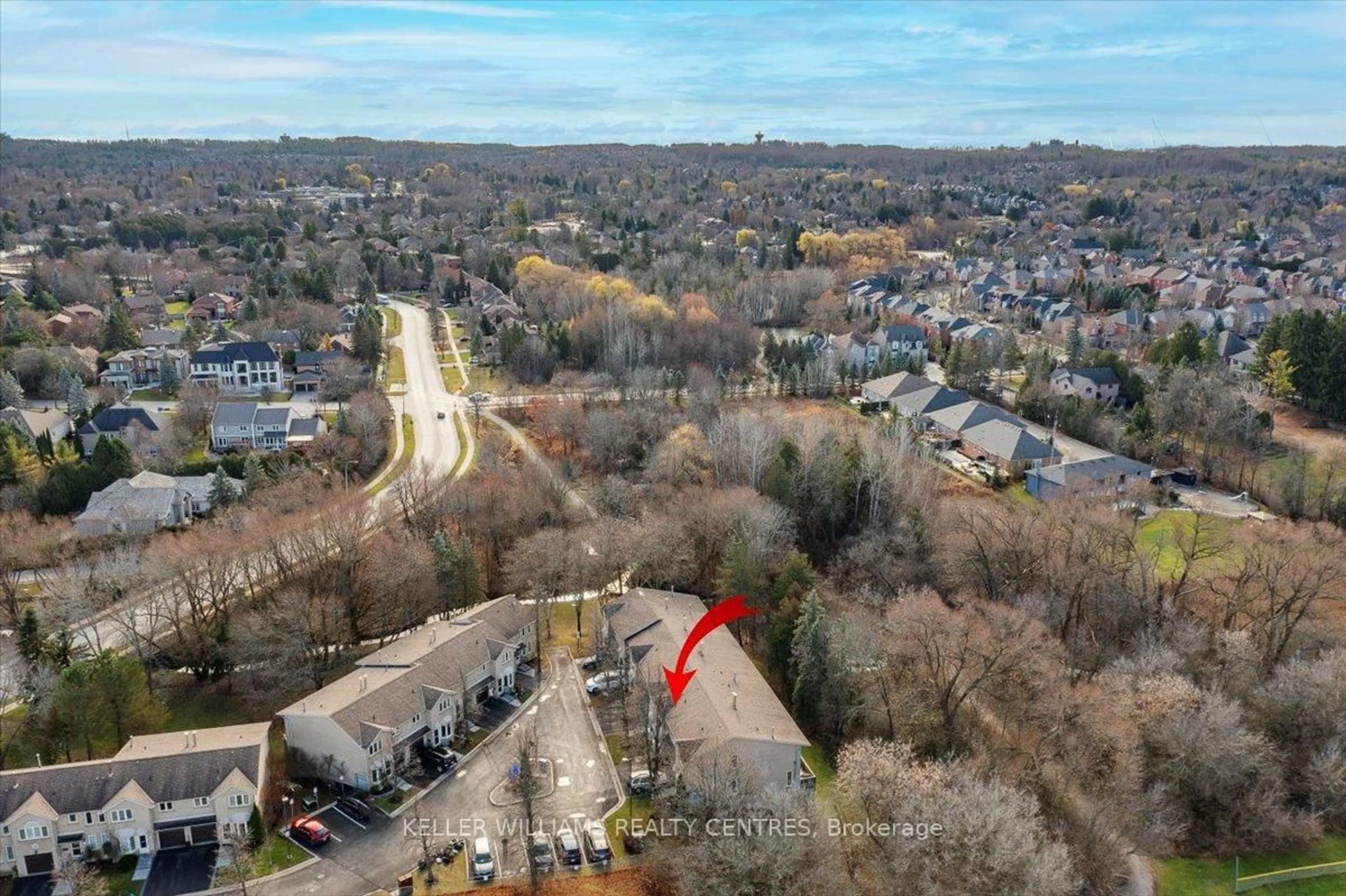 A pic from outside/outdoor area/front of a property/back of a property/a pic from drone, street for 35 Anderson Pl, Aurora Ontario L4G 6G4