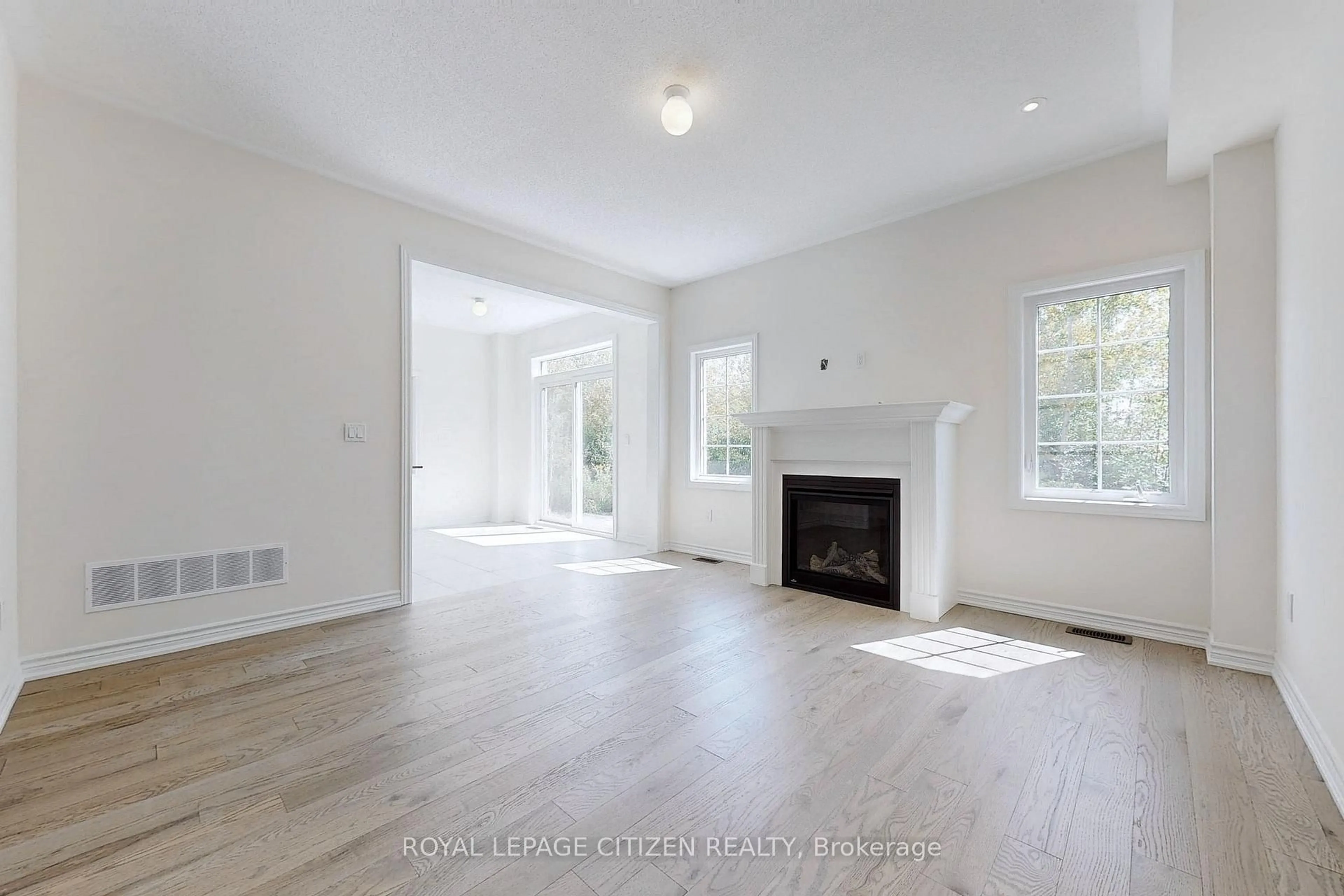 A pic of a room for 129 Cliff Thompson Pt, Georgina Ontario L0E 1R0