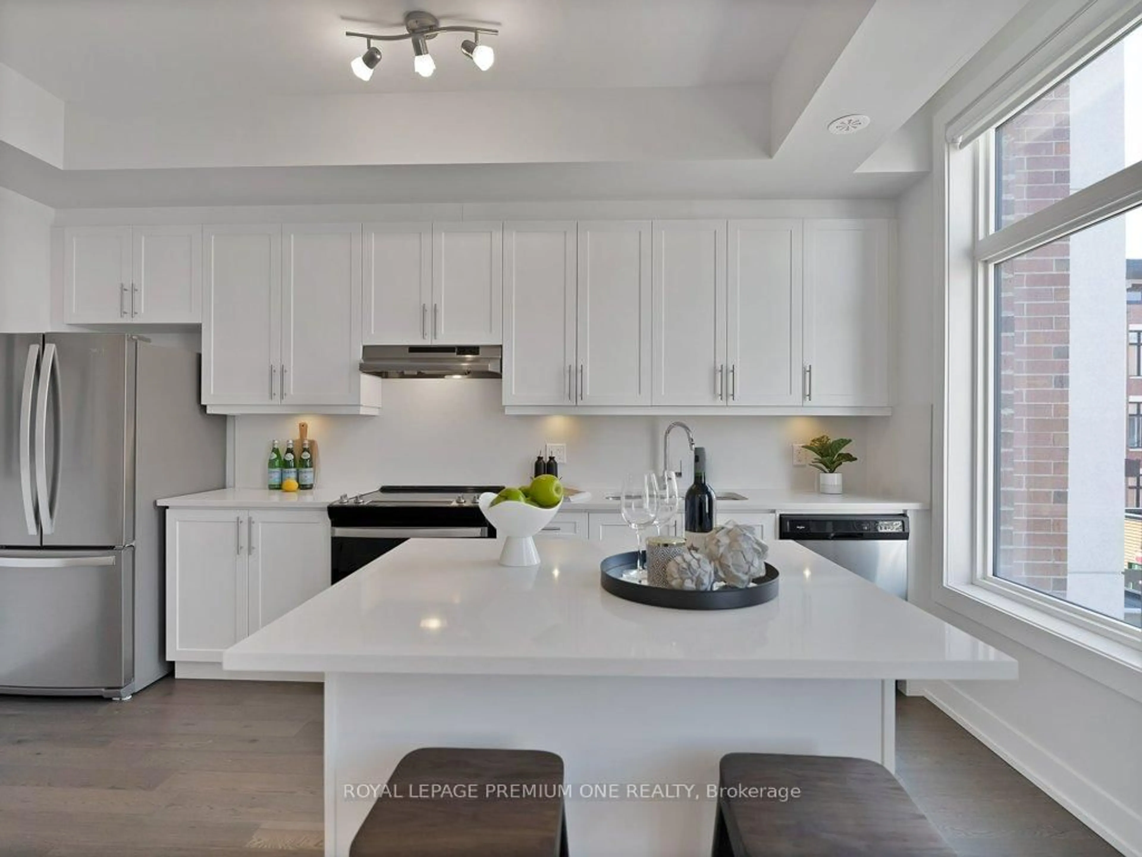 Contemporary kitchen, ceramic/tile floor for 9560 Islington Ave #225, Vaughan Ontario L4L 1A7