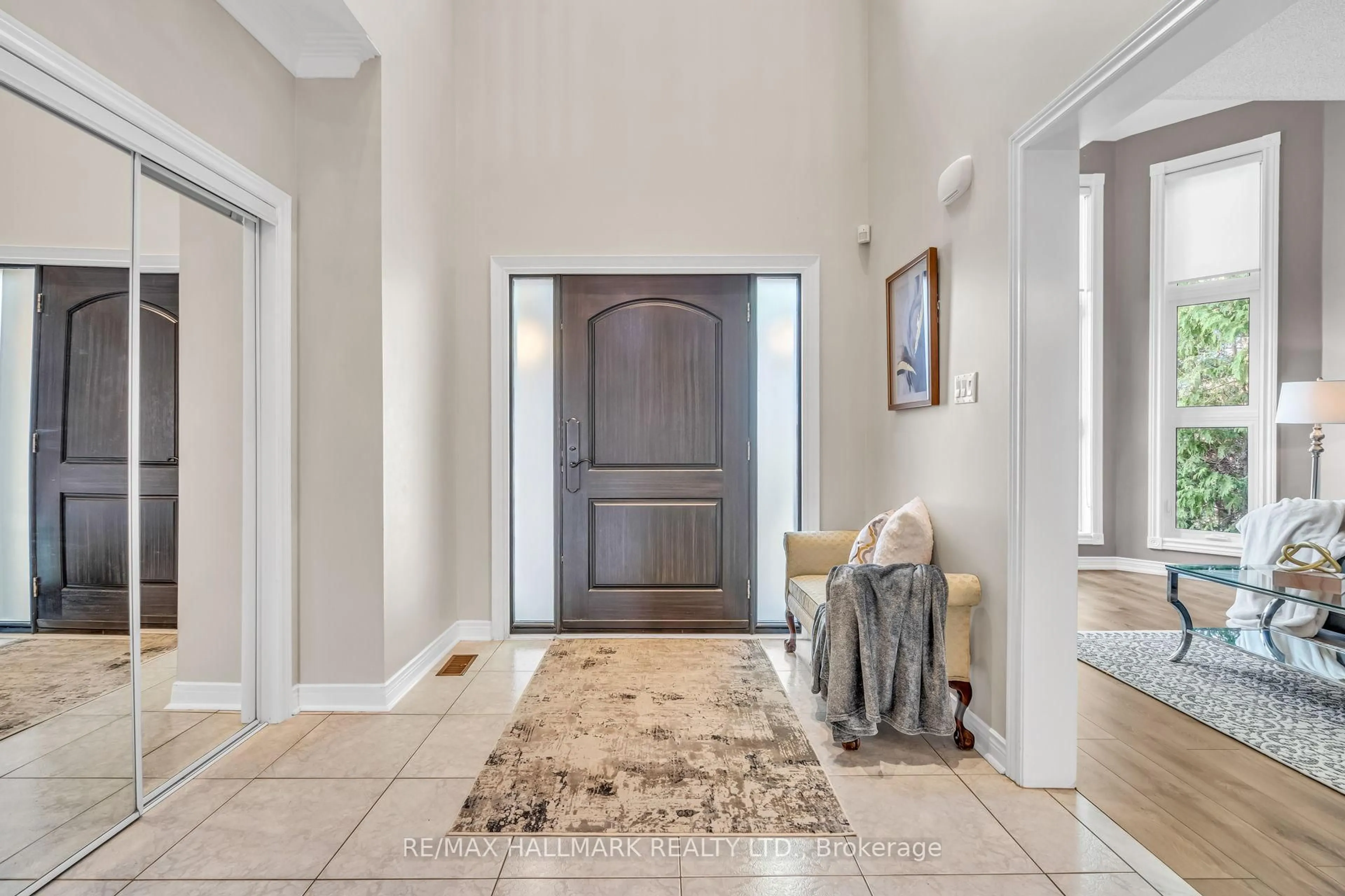 Indoor entryway for 713 Vaughan Mills Rd, Vaughan Ontario L4H 1H6